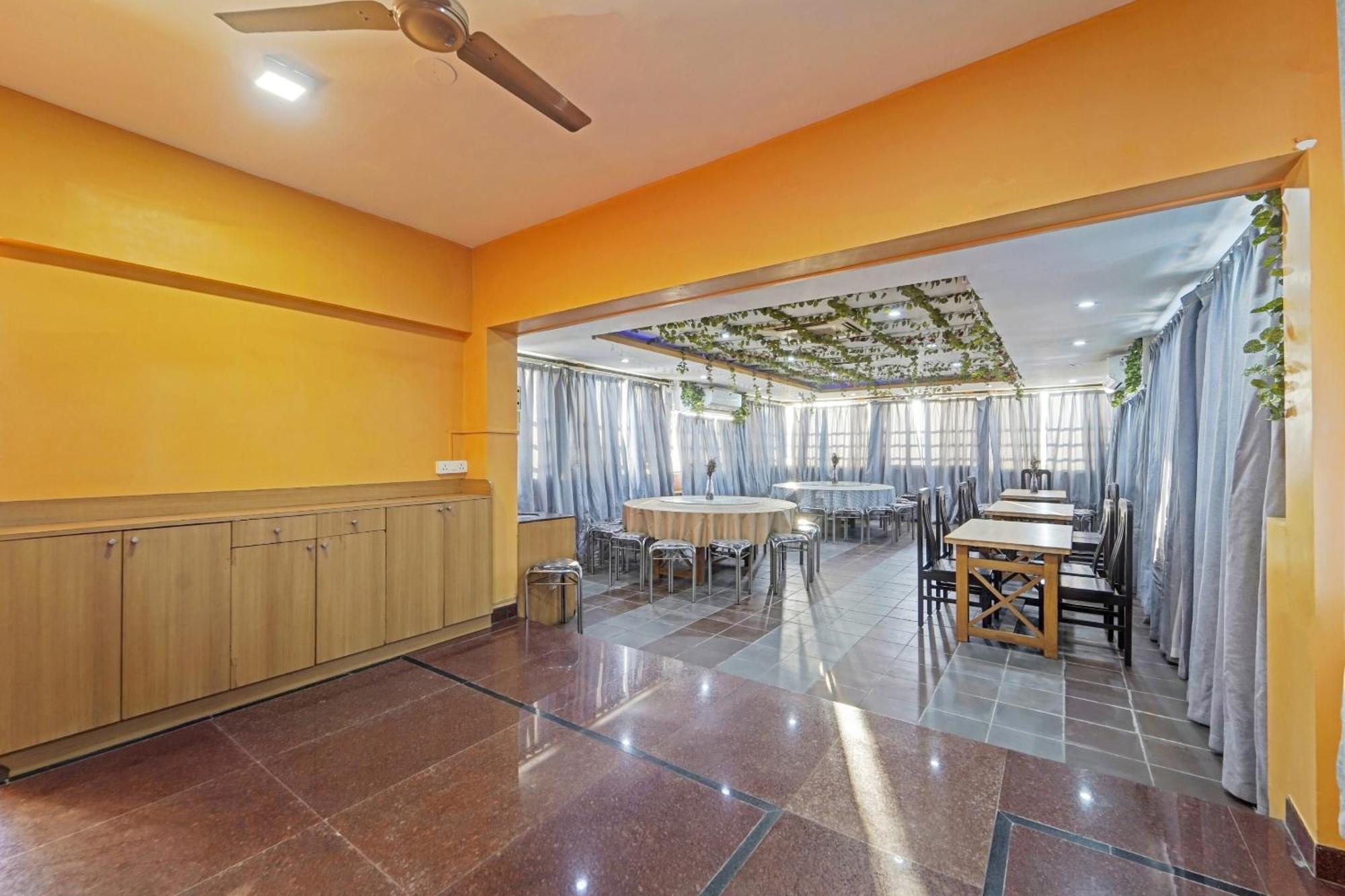 Hotel Oyo Townhouse 850 The Redfox Near Us Consulate Chennai