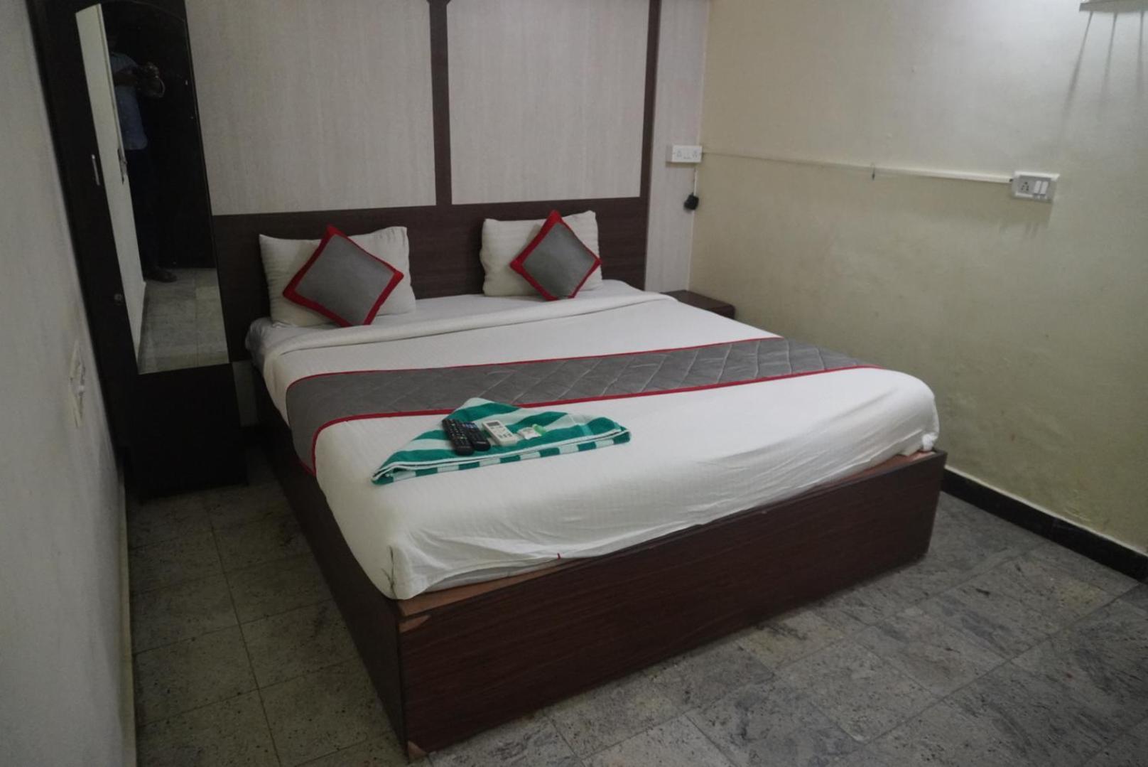 The Dolphin Park Hotel, Virugambakkam
