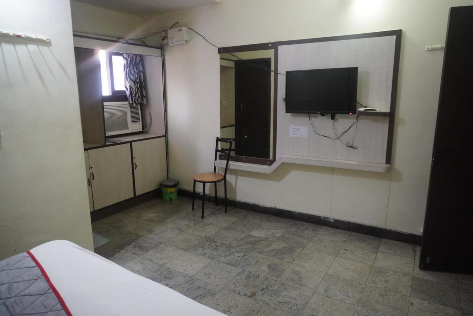 The Dolphin Park Hotel, Virugambakkam Hotel