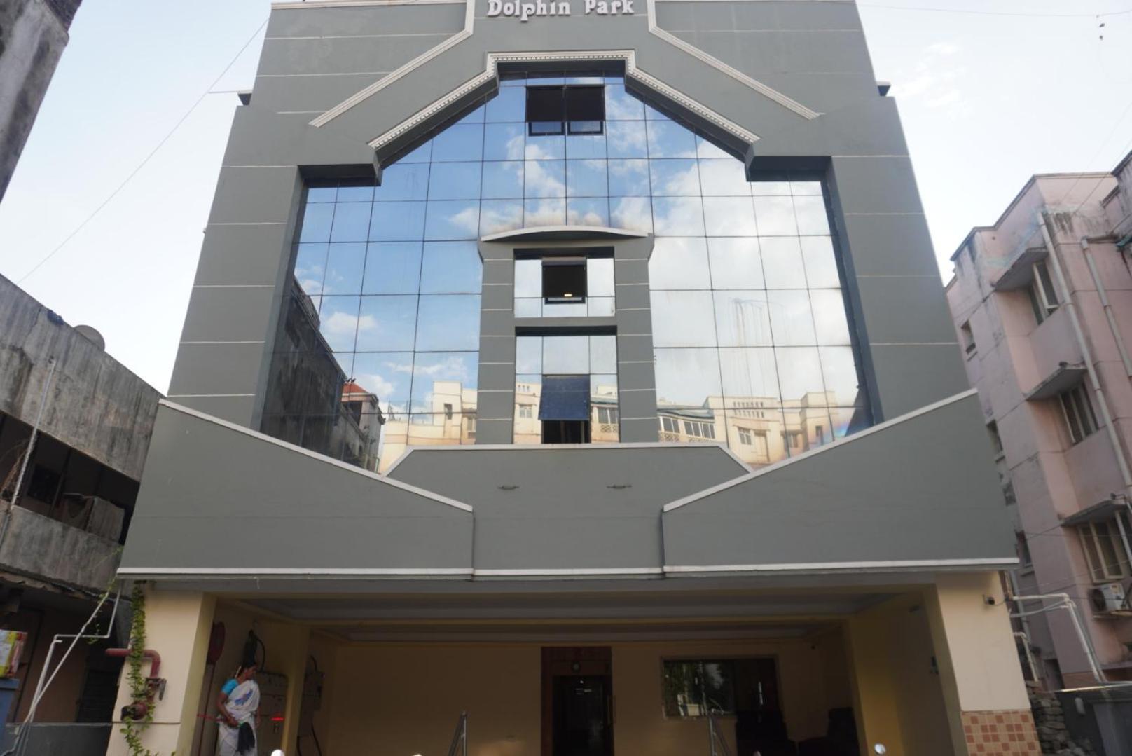 The Dolphin Park Hotel, Virugambakkam