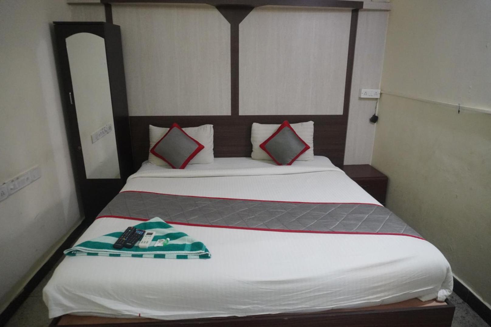 Hotel The Dolphin Park Hotel, Virugambakkam *