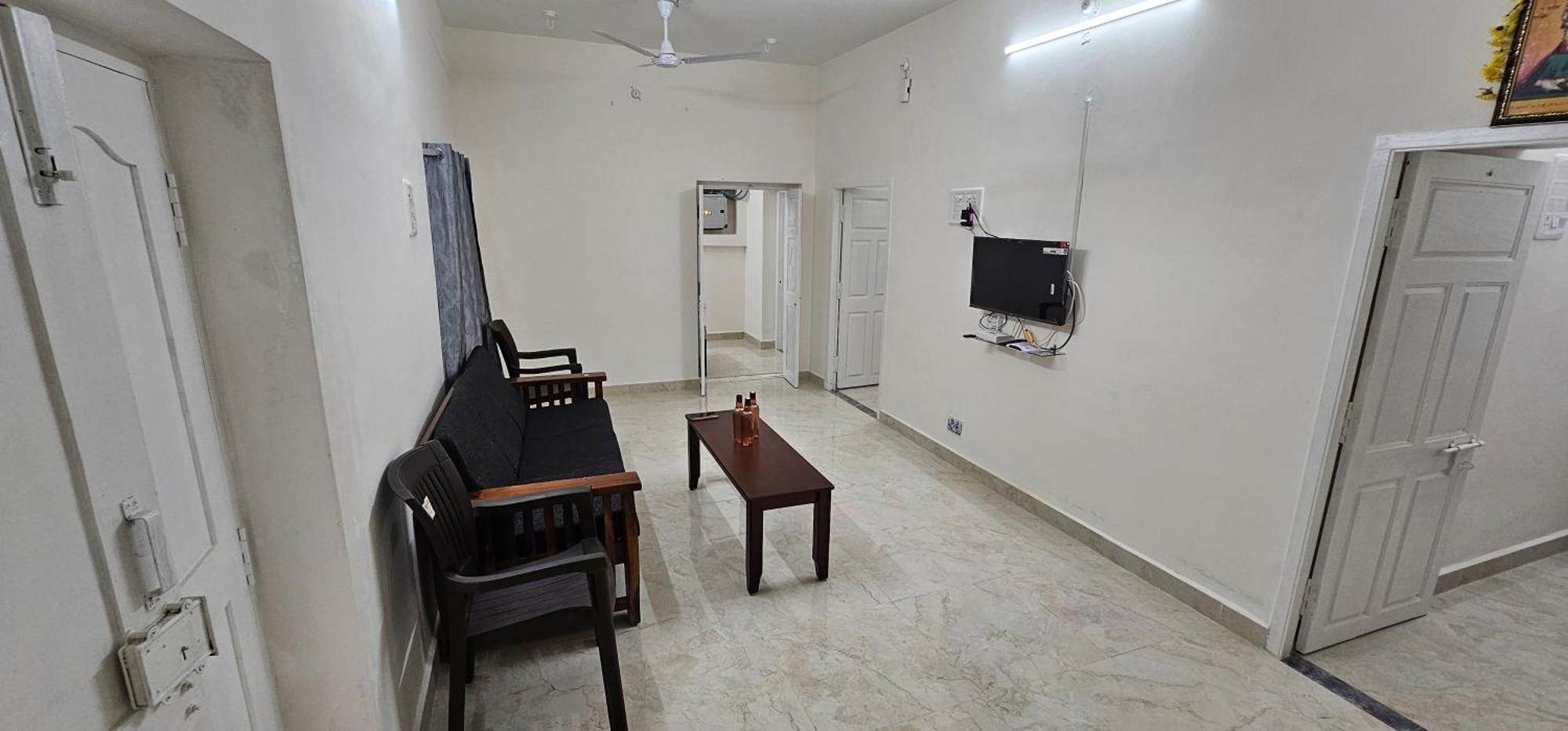 Villa - Ac 3 Bhk Near Alrport