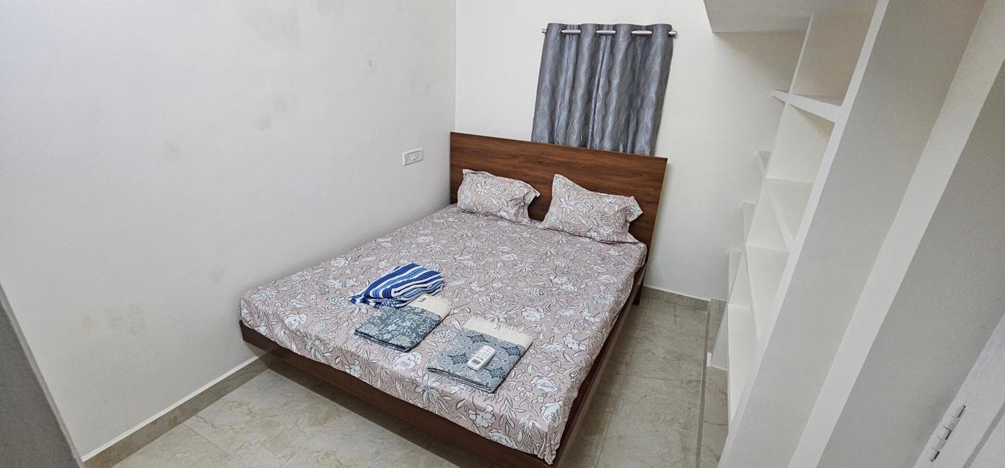 Villa - Ac 3 Bhk Near Alrport *