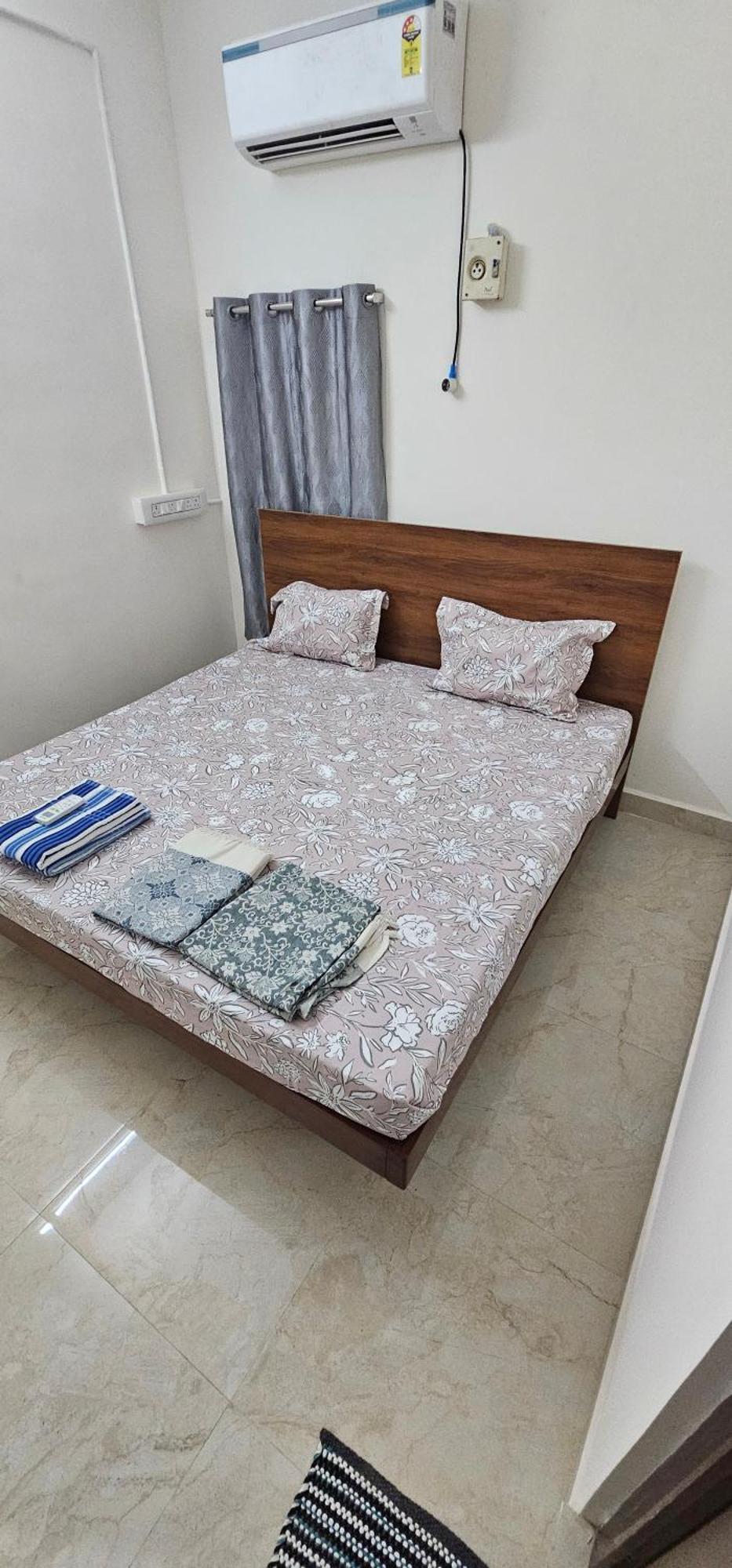 - Ac 3 Bhk Near Alrport *