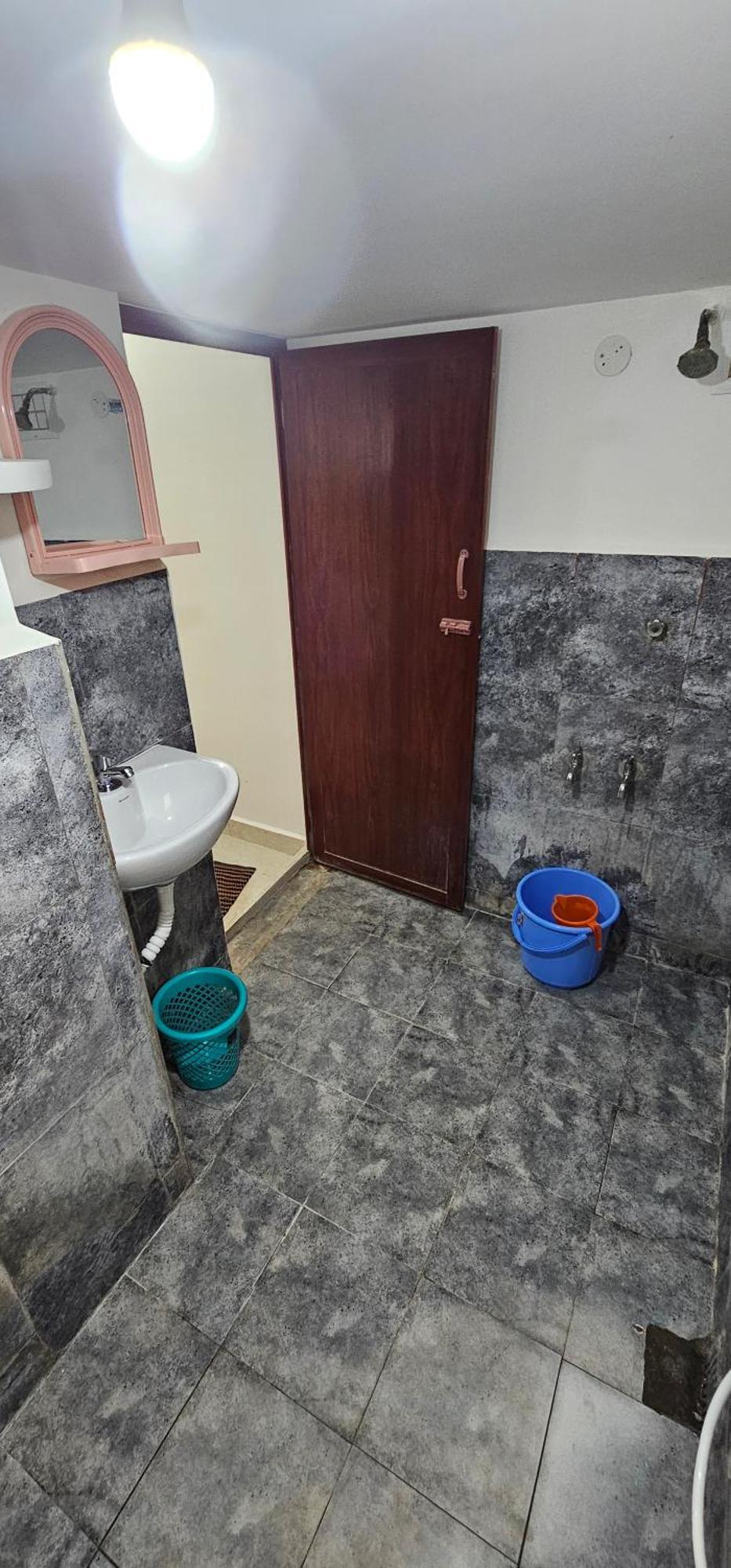 - Ac 3 Bhk Near Alrport