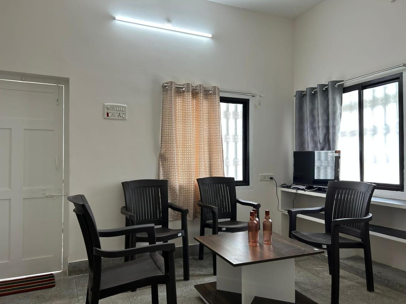 - Ac 1 Bhk Near Alrport