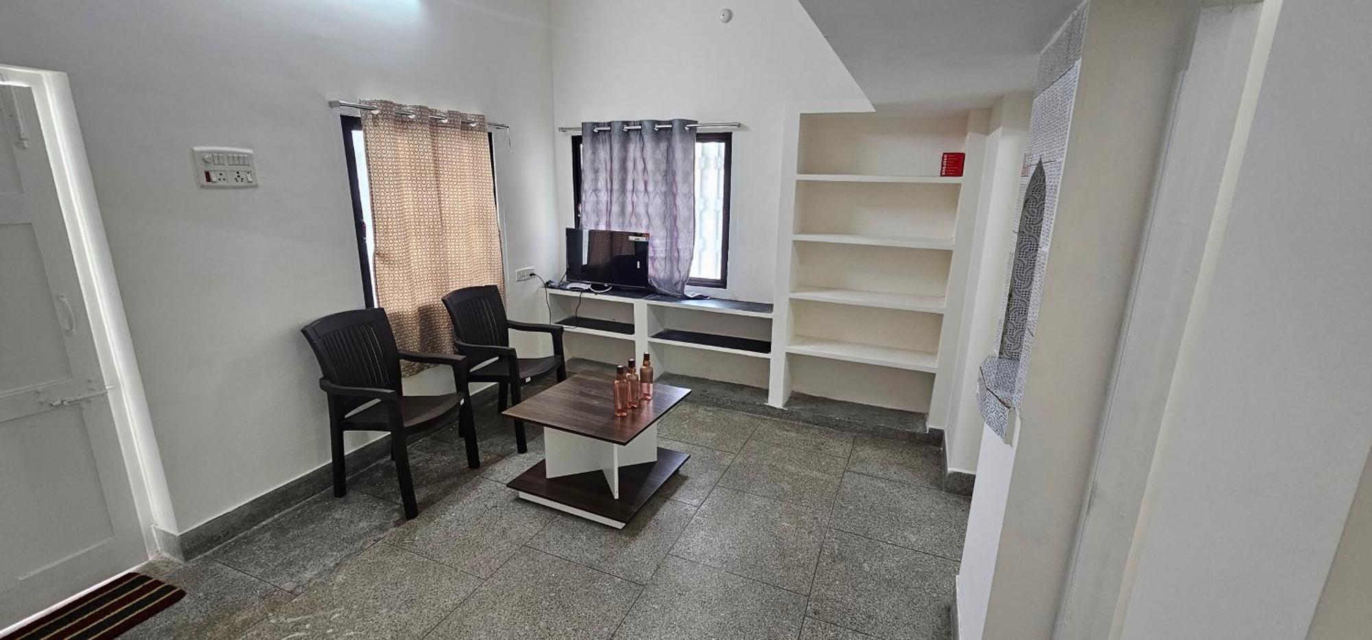 - Ac 1 Bhk Near Alrport Apartment *