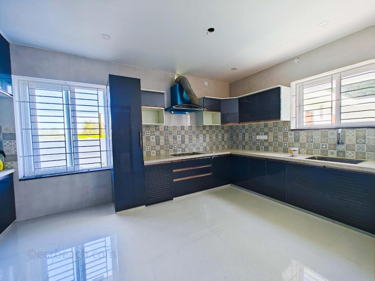 Rini Villa *