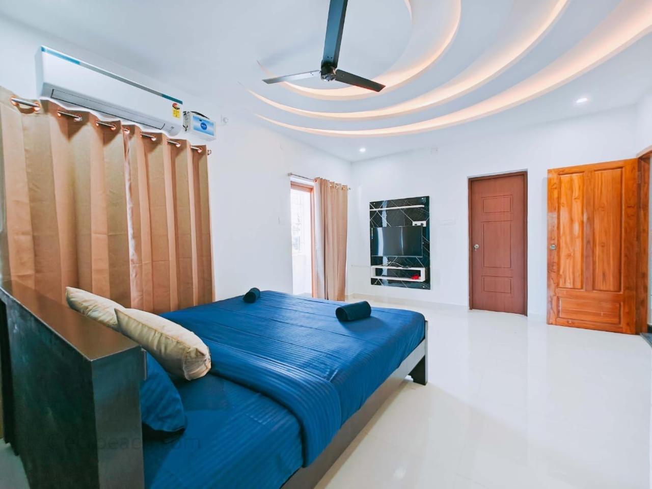 Rini Villa *