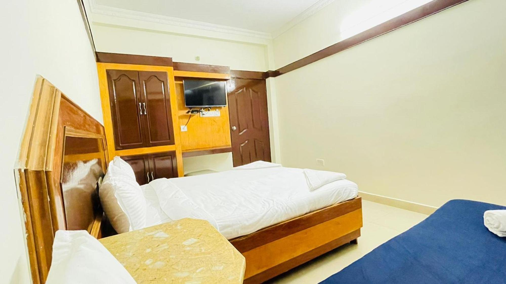 Hotel Half Moon 3*