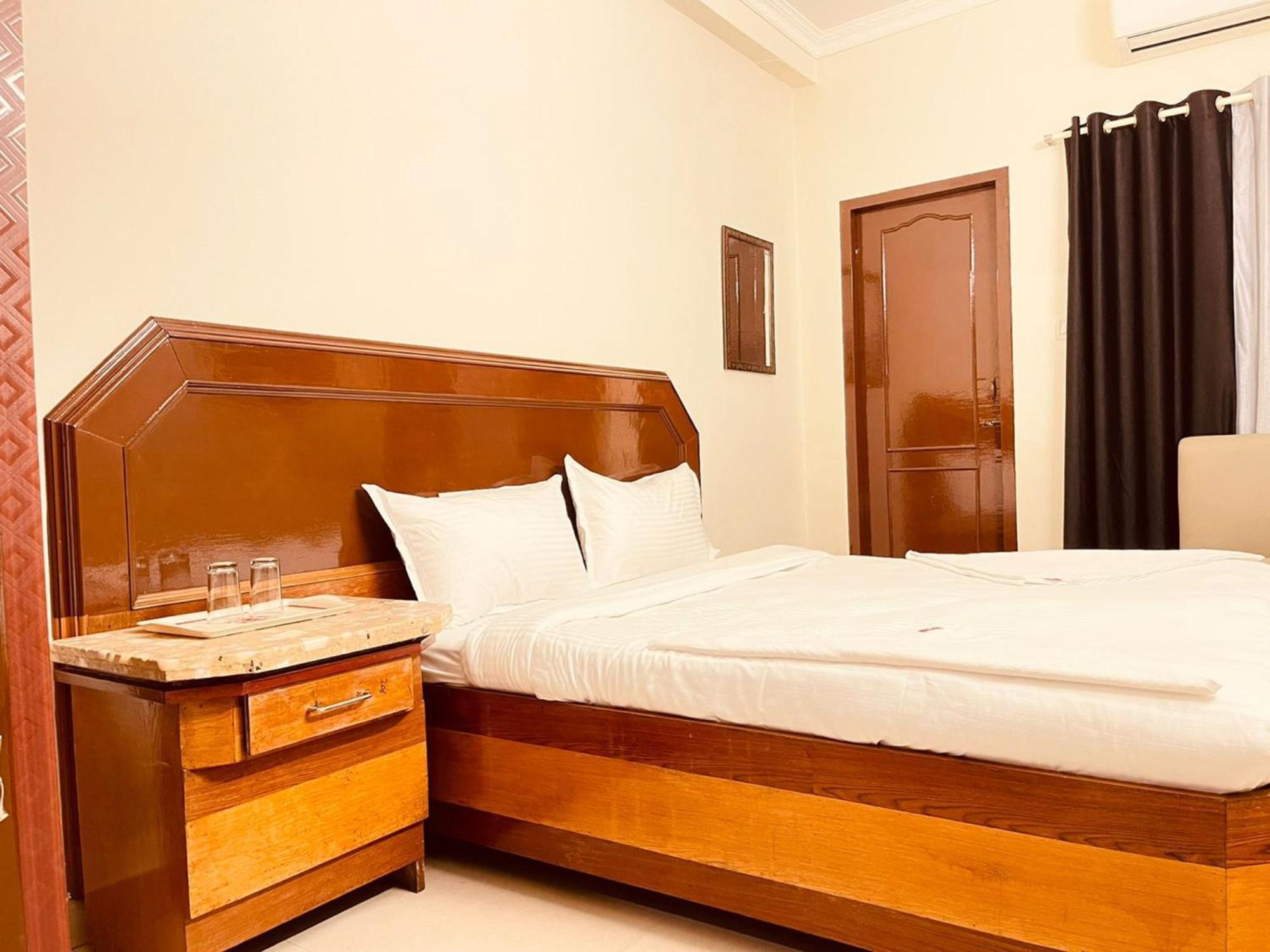 Half Moon Hotel Chennai