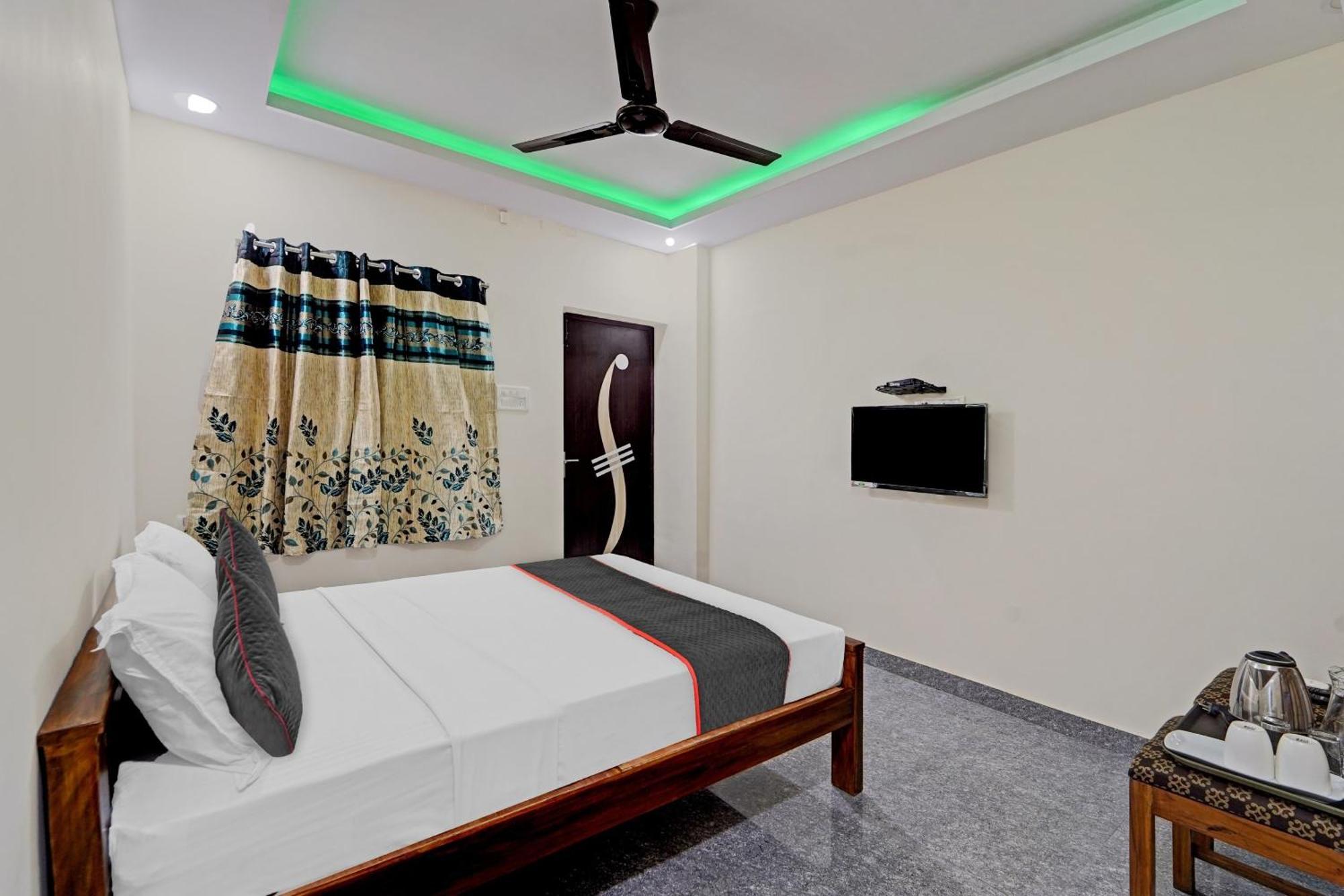 Super Townhouse 1096 Redfox Nungambakkam Near Apollo & Shankar Nethralaya Hospital 4*
