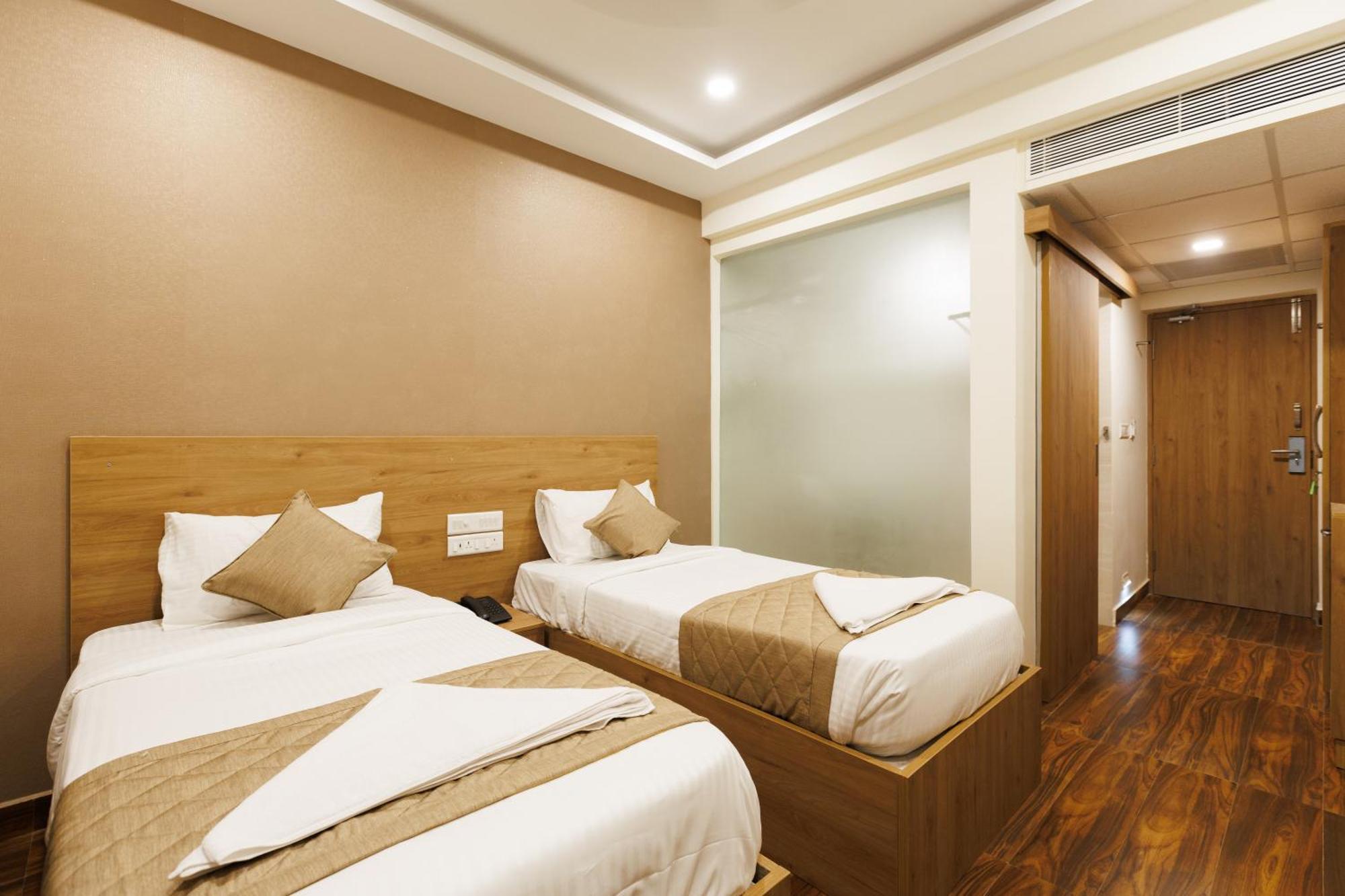Hotel V V Grand Chennai