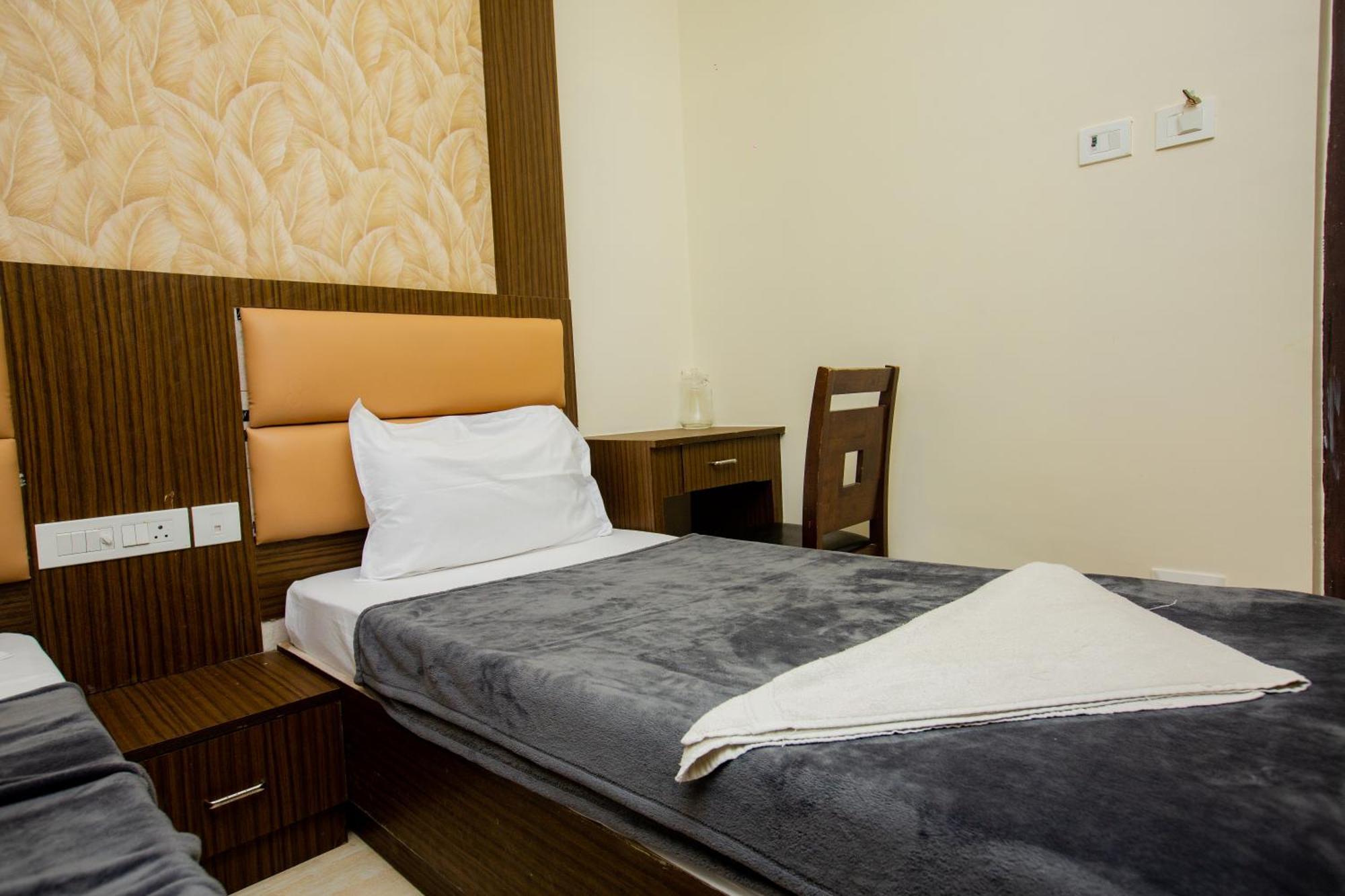 Pondok The Park Avenue - Business Class Near Railway Station Periyamet Chennai