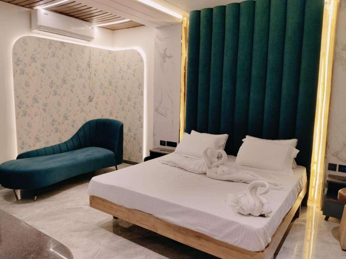 Ak International -