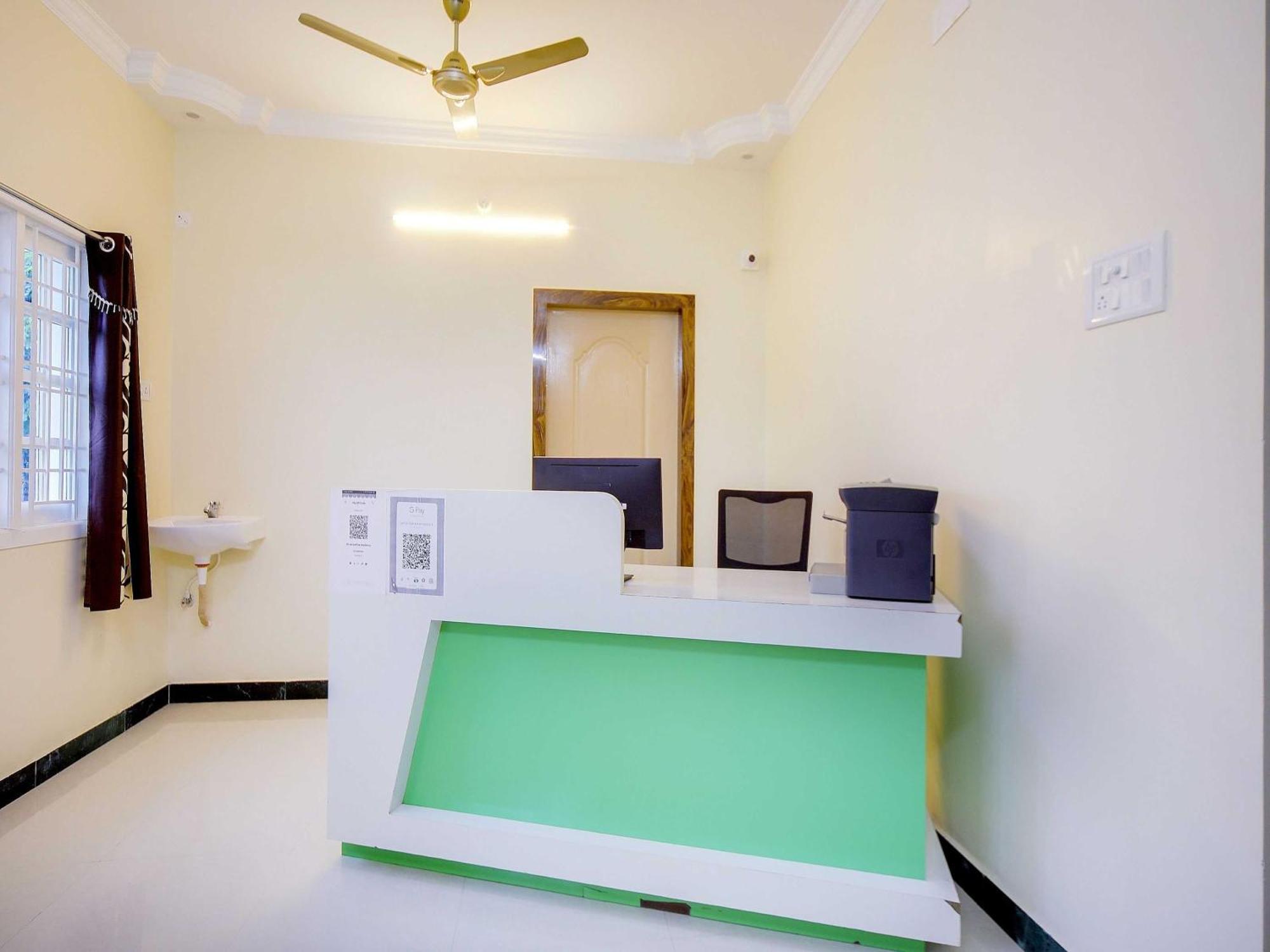 Hotel Oyo Flagship Sri Sai Sathya Residency 3*