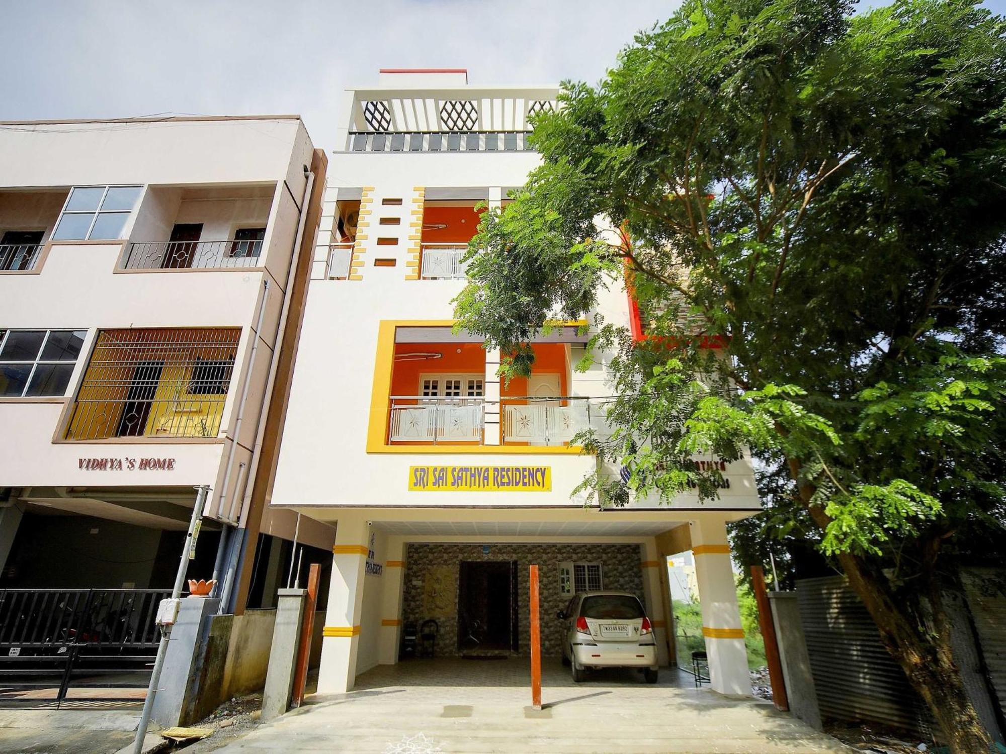 Hotel Oyo Flagship Sri Sai Sathya Residency 3*