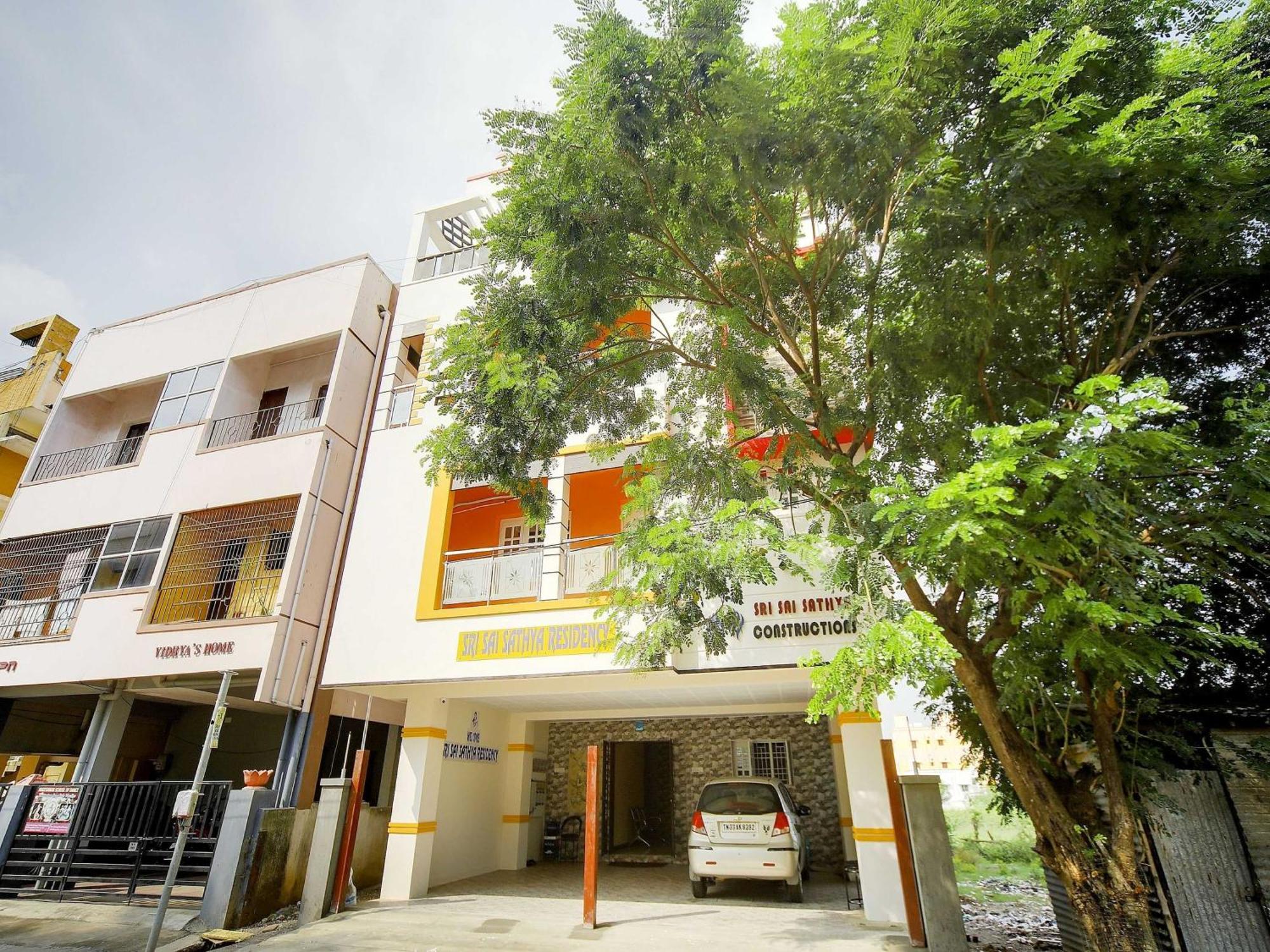 Oyo Flagship Sri Sai Sathya Residency 3*