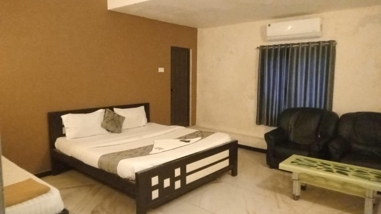 Hotel Le Grace Annasalai
