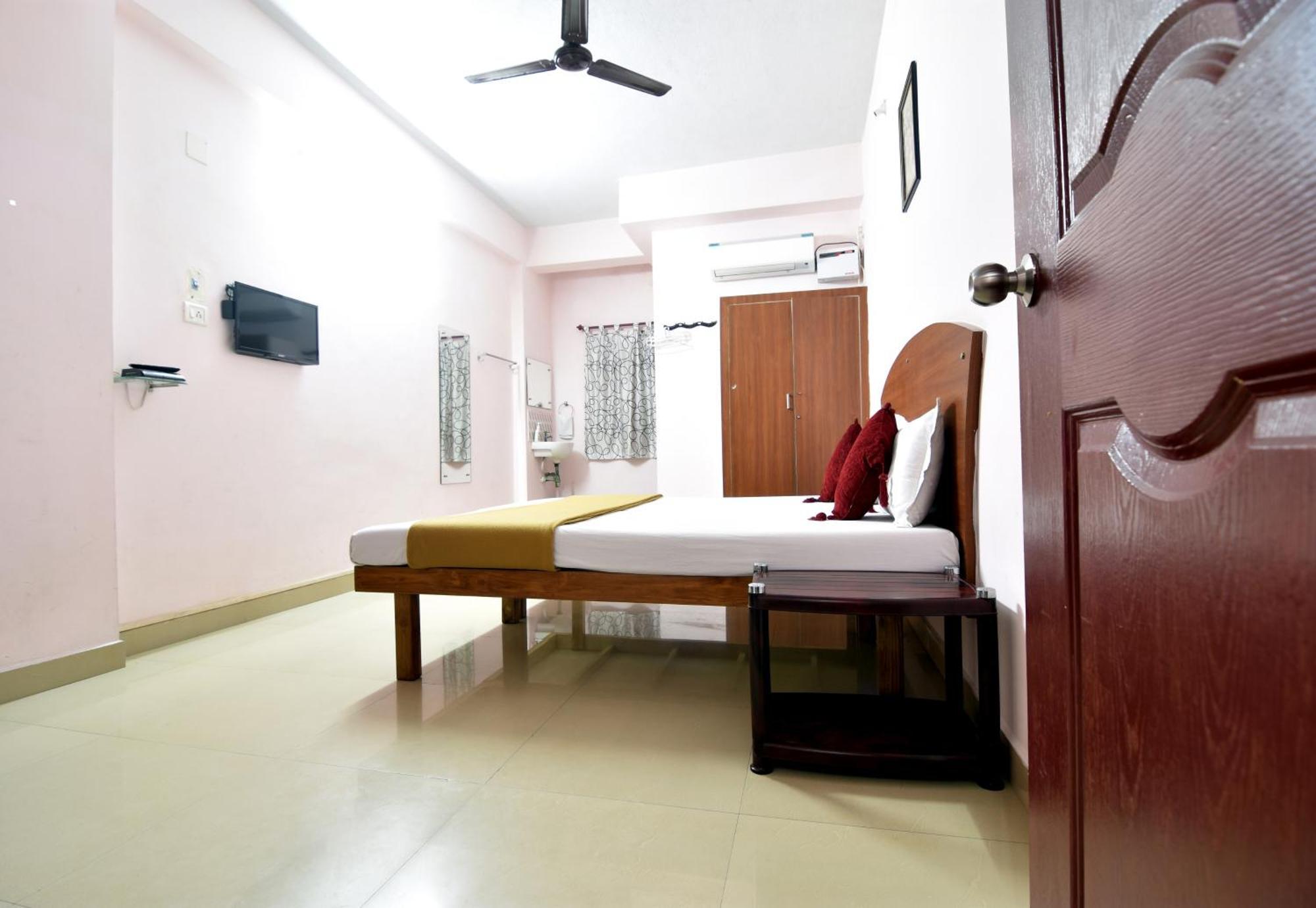 Royal Airport Lodge *