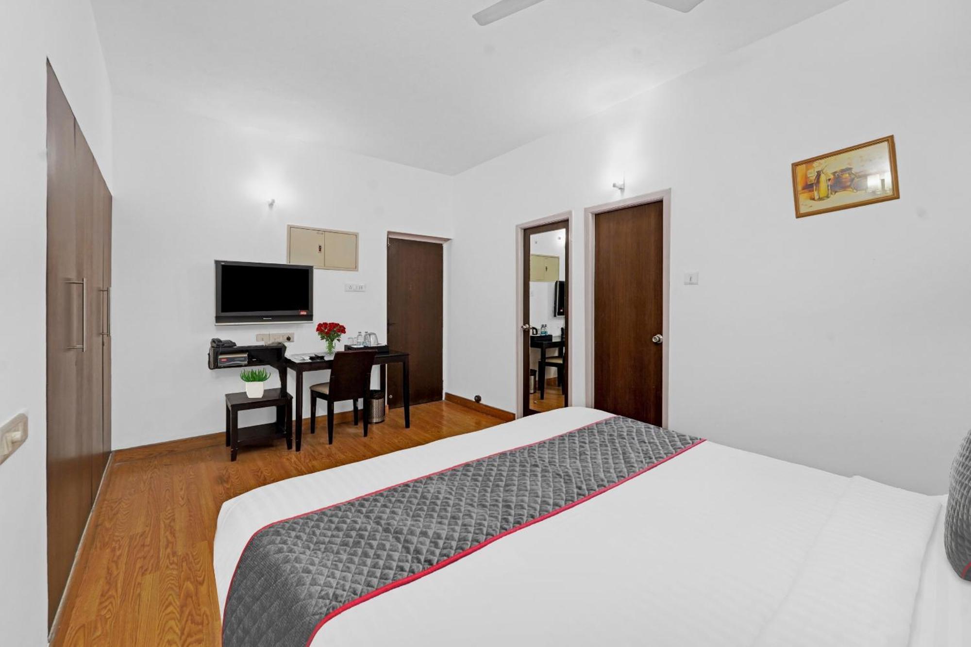 Super Oyo Townhouse 1005 G Silver & Resorts Omr Hotel 3*