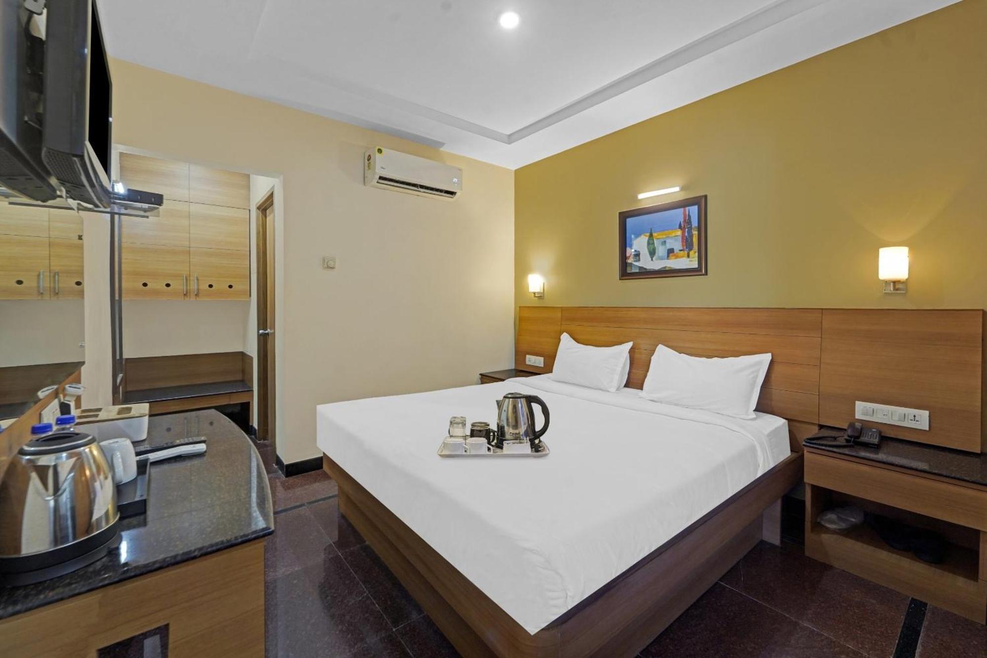 Hotel Oyo Townhouse 850 The Redfox Near Us Consulate Chennai