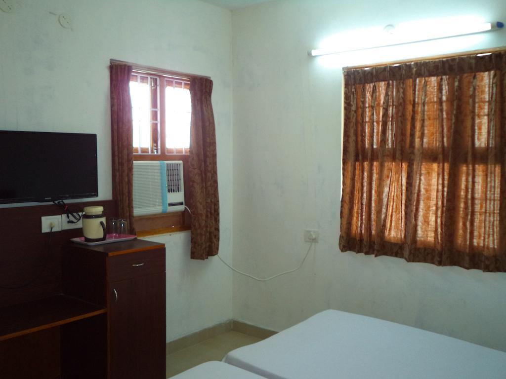 Samrat Kk Nagar Guest house Chennai
