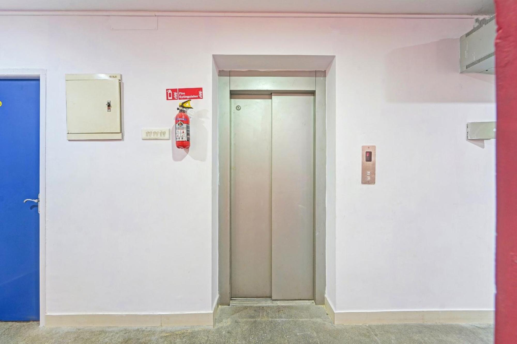 Super Oyo Townhouse 1005 G Silver & Resorts Omr Chennai