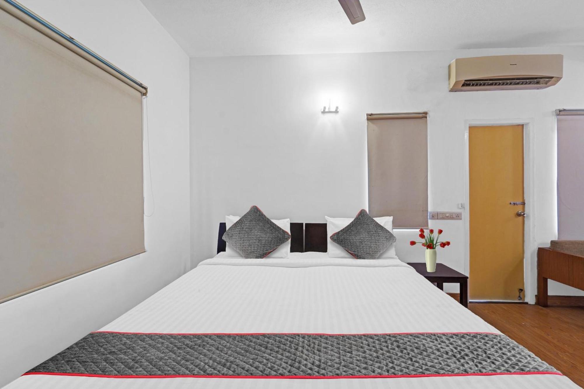 Super Oyo Townhouse 1005 G Silver & Resorts Omr Hotel Chennai