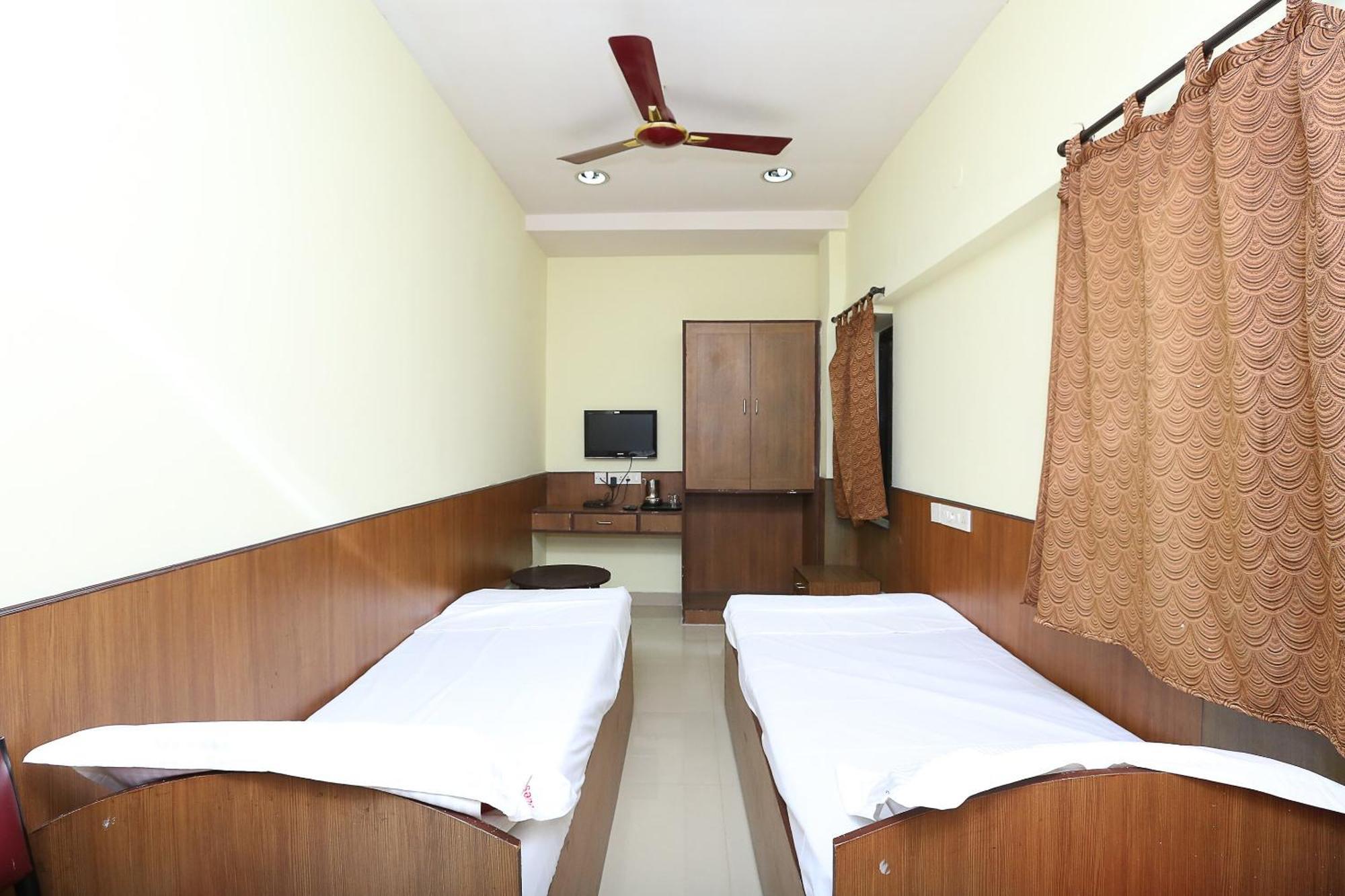 Hotel Spot On Eshi Near Pvr Cinemas Skywalk Chennai