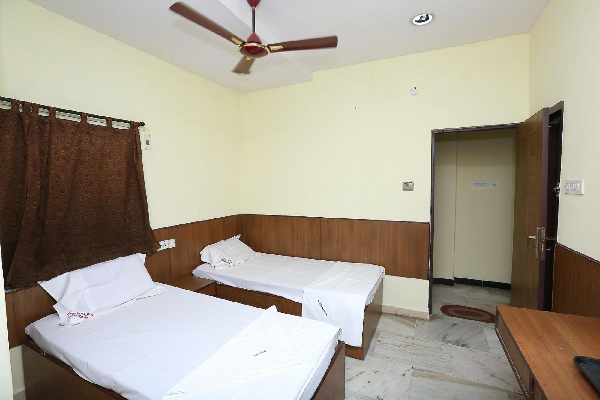 Hotel Spot On Eshi Near Pvr Cinemas Skywalk 2*