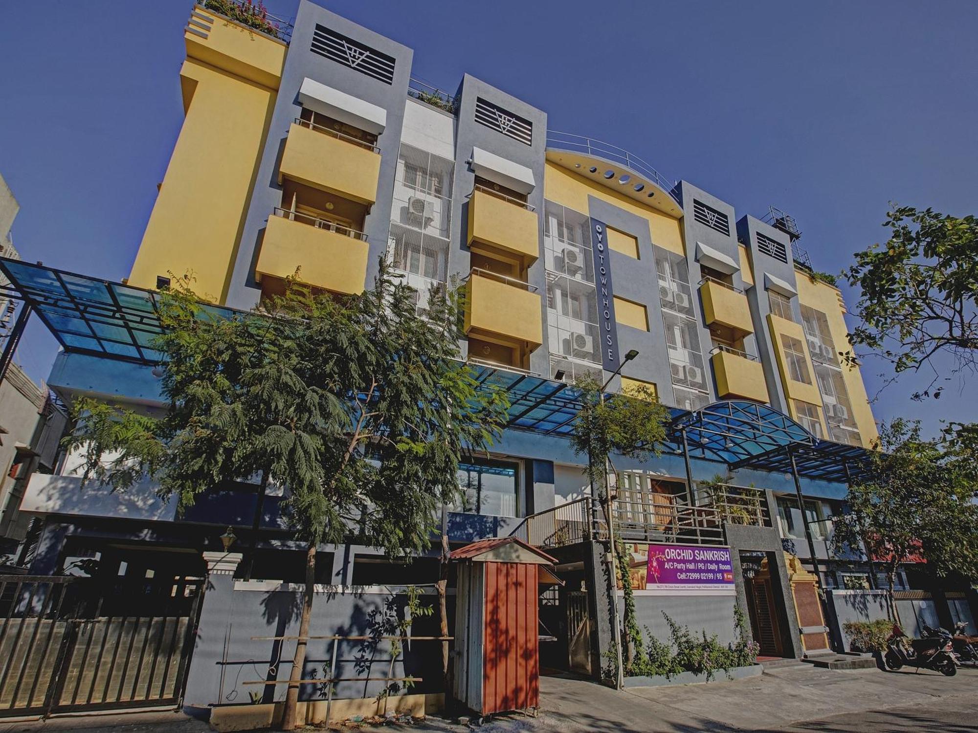Hotel Super Townhouse Orchid Sankrish Near Balaji Dental College 3*