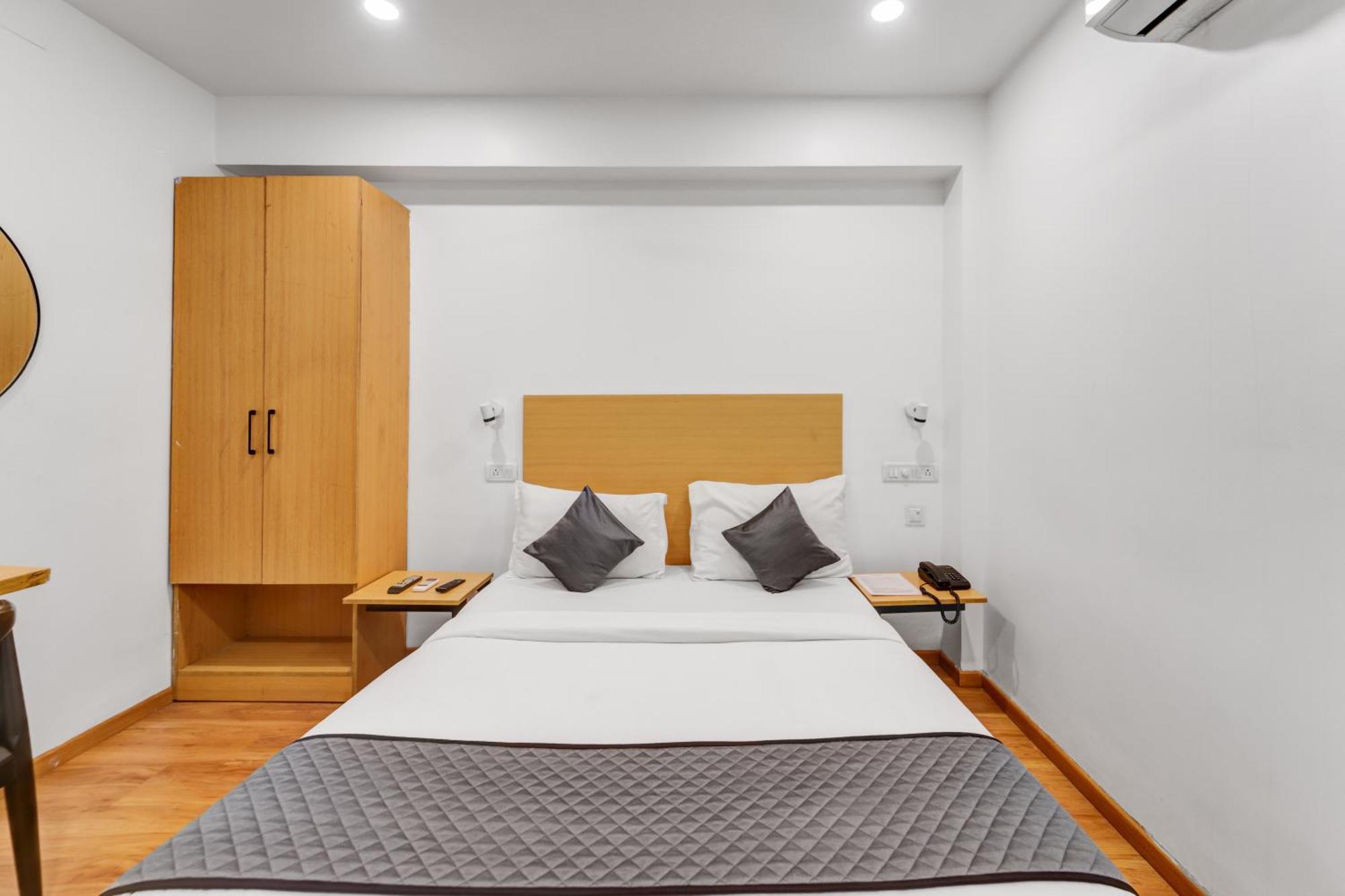 Upar Thoraipakkam, Omr Hotel Chennai