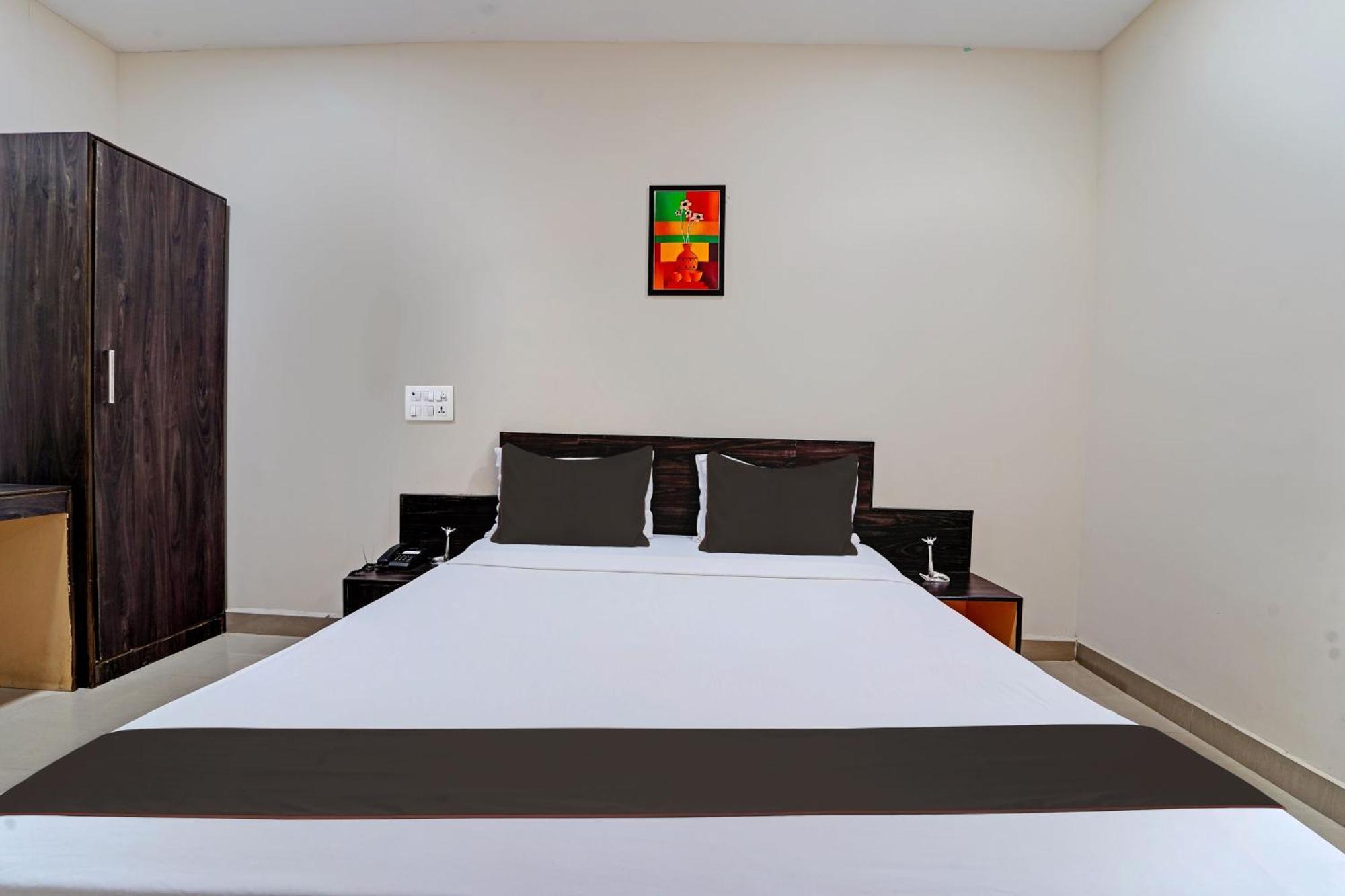 Hotel Collection O G Silver Near Airport Chennai