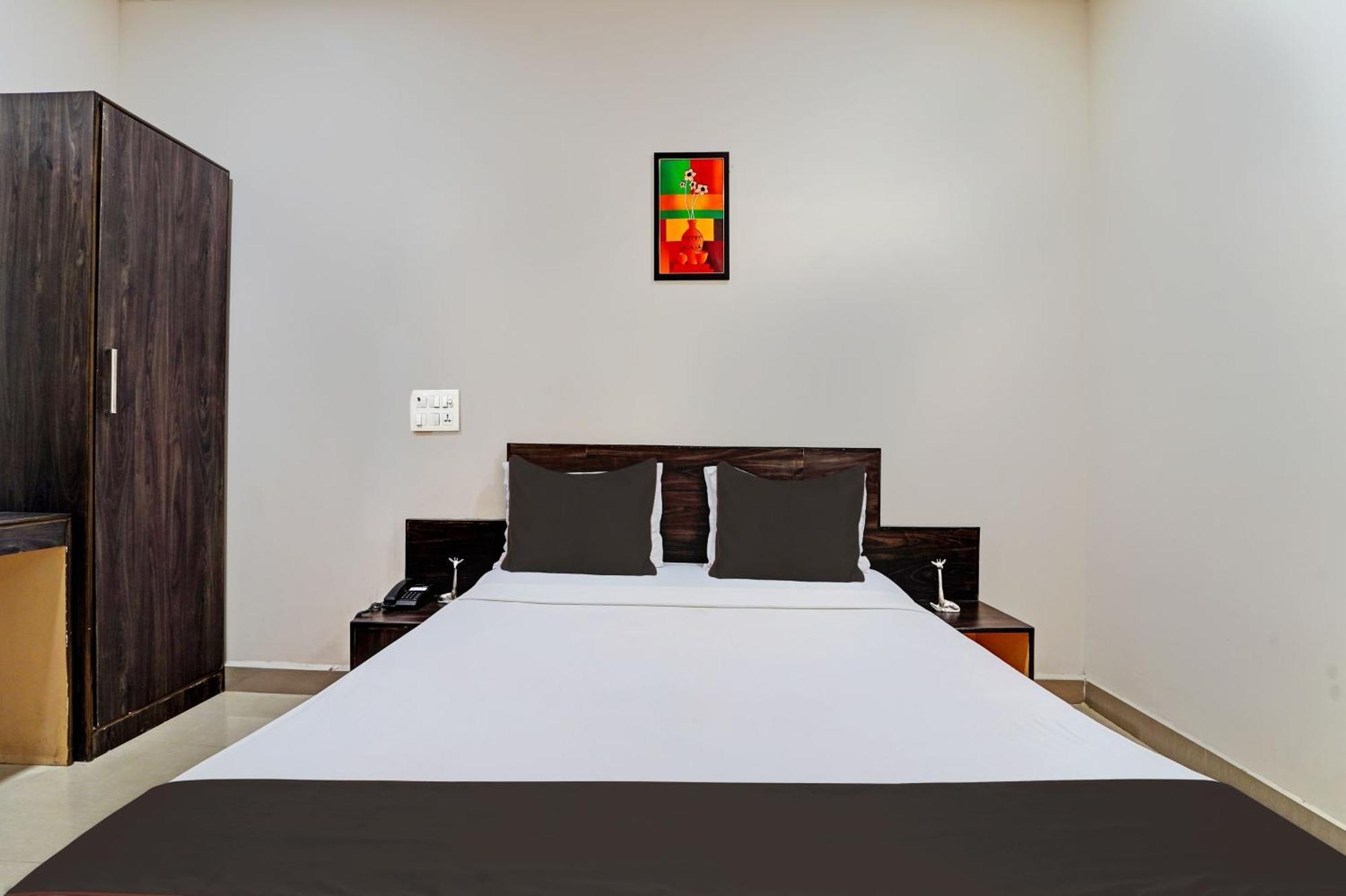 Collection O G Silver Near Airport 4* Chennai