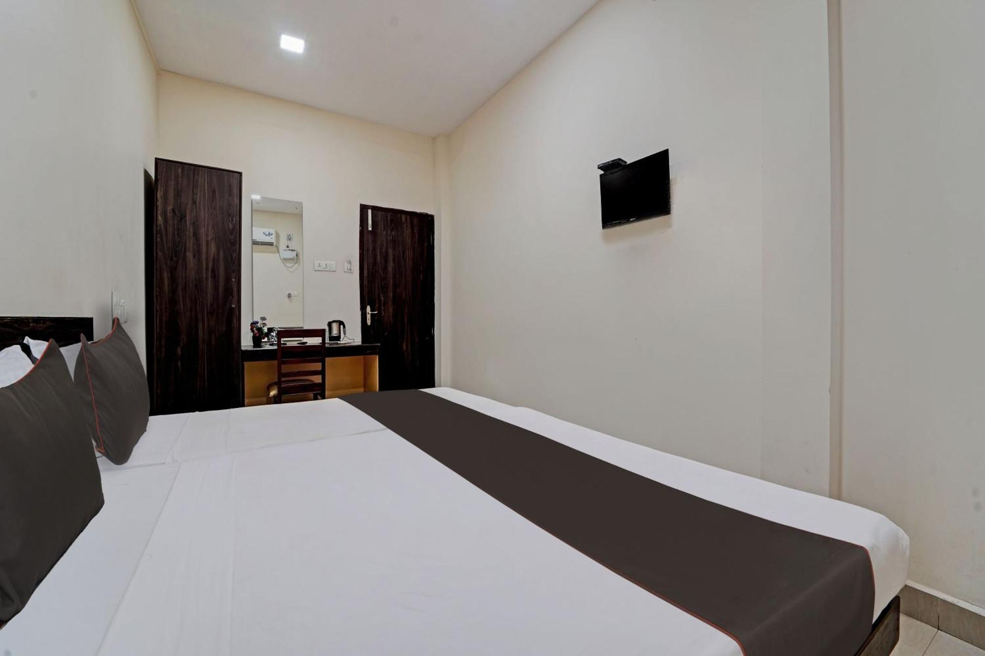 Hotel Collection O G Silver Near Airport 4*