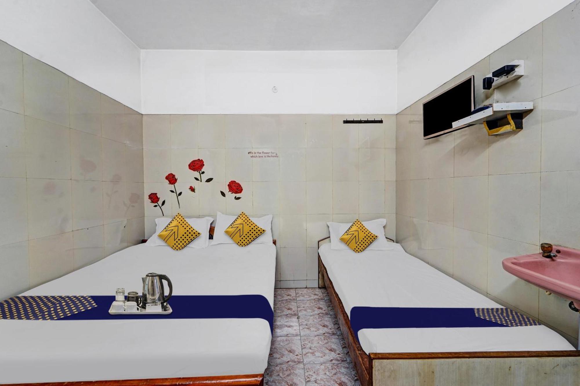 Spot On New Golden Star Near Thirumangalam Metro Station Hotel 3*