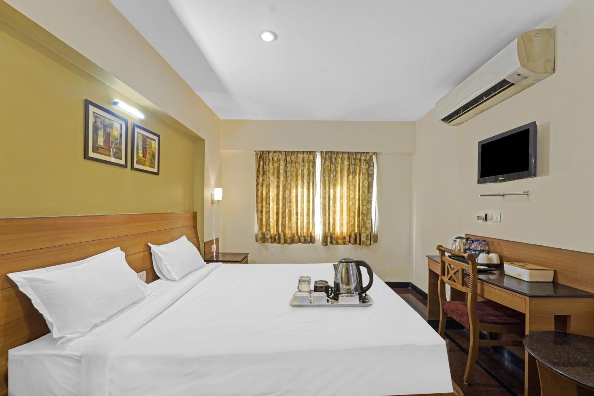 Oyo Townhouse 850 The Redfox Near Us Consulate Chennai
