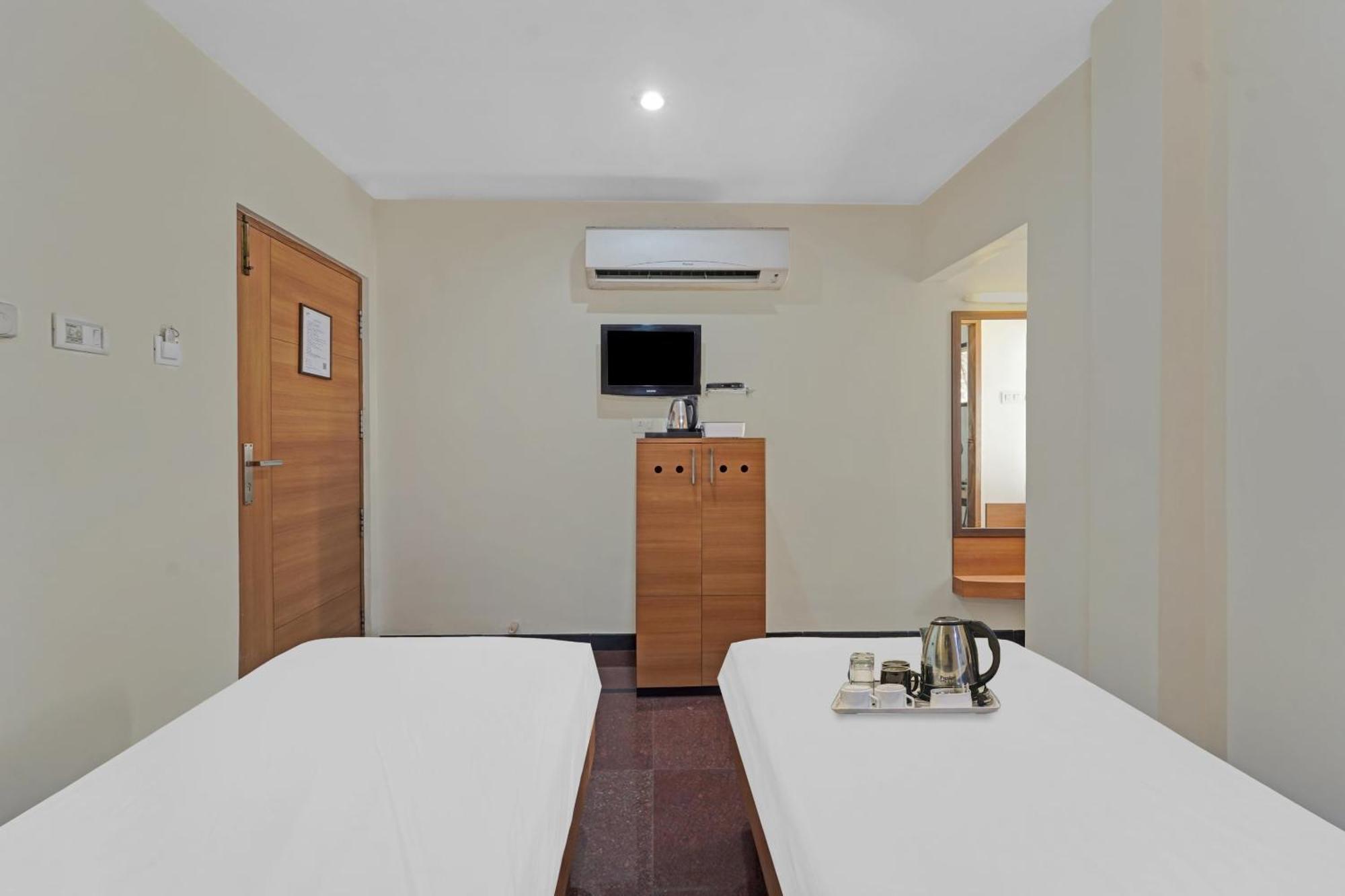 Oyo Townhouse 850 The Redfox Near Us Consulate 3* Chennai