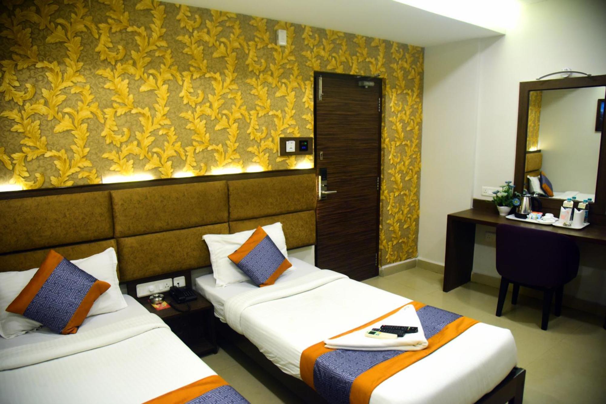 Hotel Pine Tree Signature