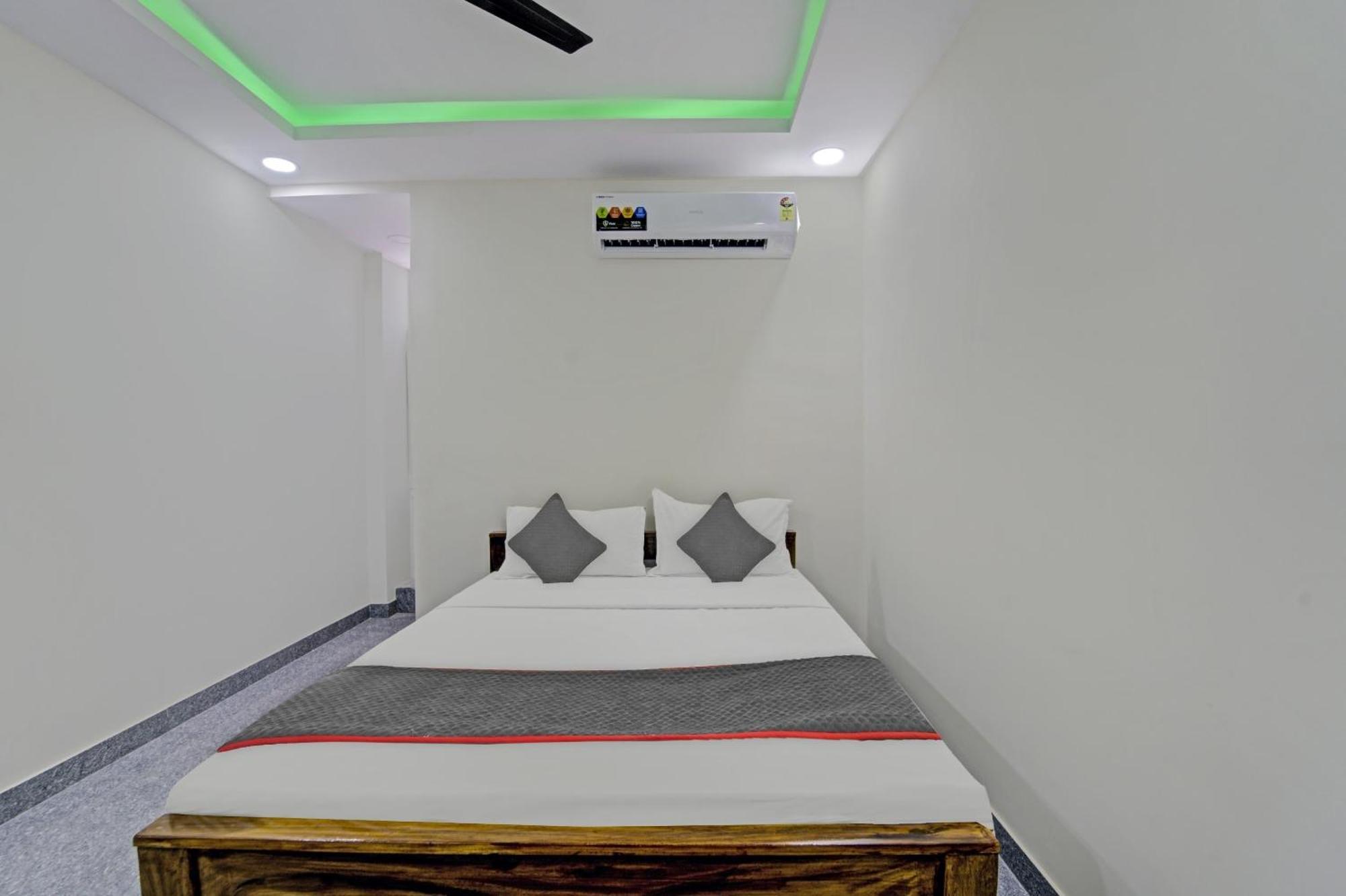 Super Townhouse 1096 Redfox Nungambakkam Near Apollo & Shankar Nethralaya Hospital 4* Chennai