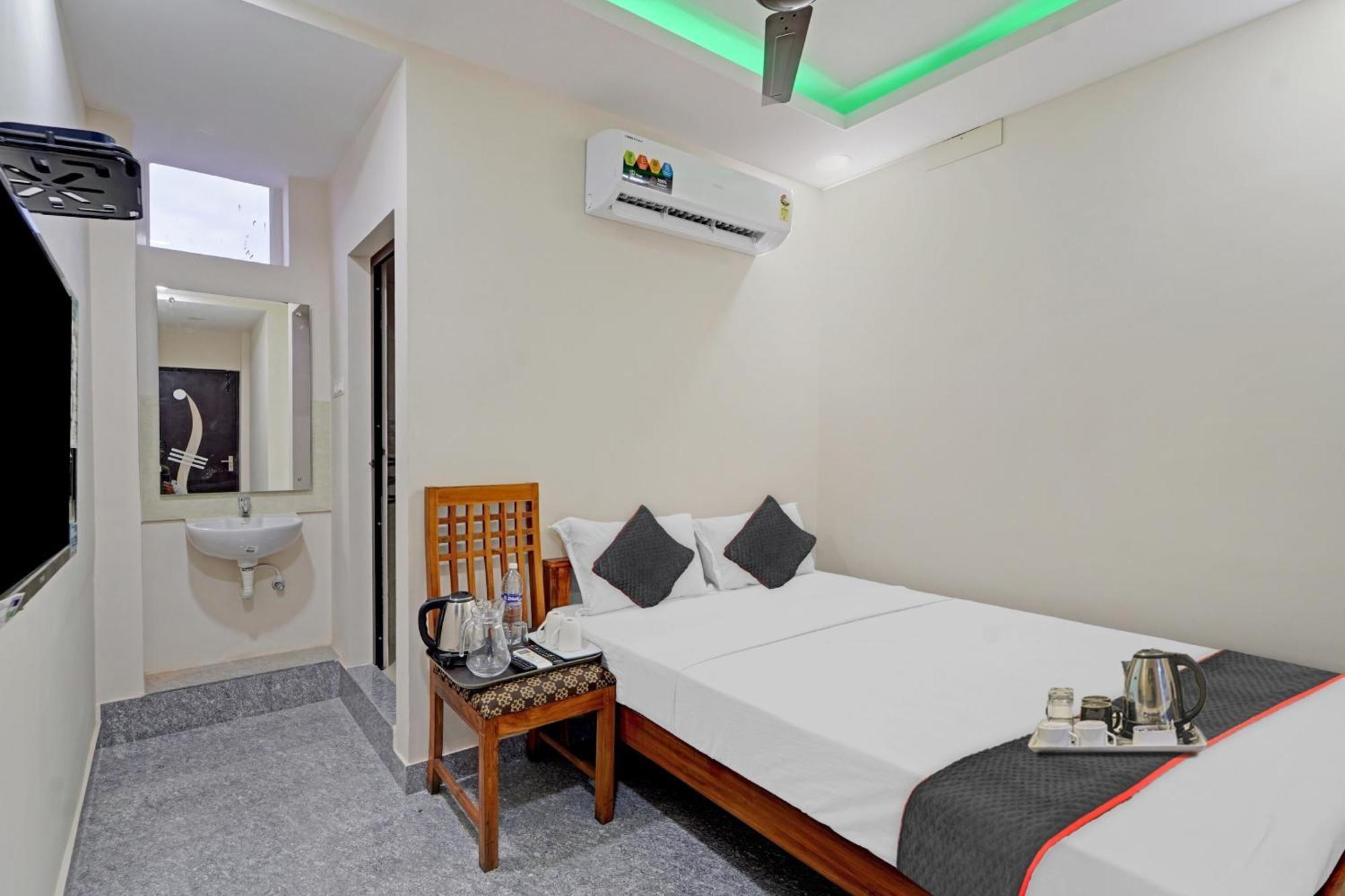 Super Townhouse 1096 Redfox Nungambakkam Near Apollo & Shankar Nethralaya Hospital 4*