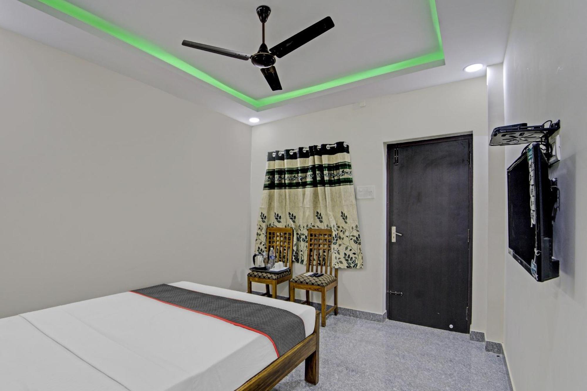 Hotel Super Townhouse 1096 Redfox Nungambakkam Near Apollo & Shankar Nethralaya Hospital