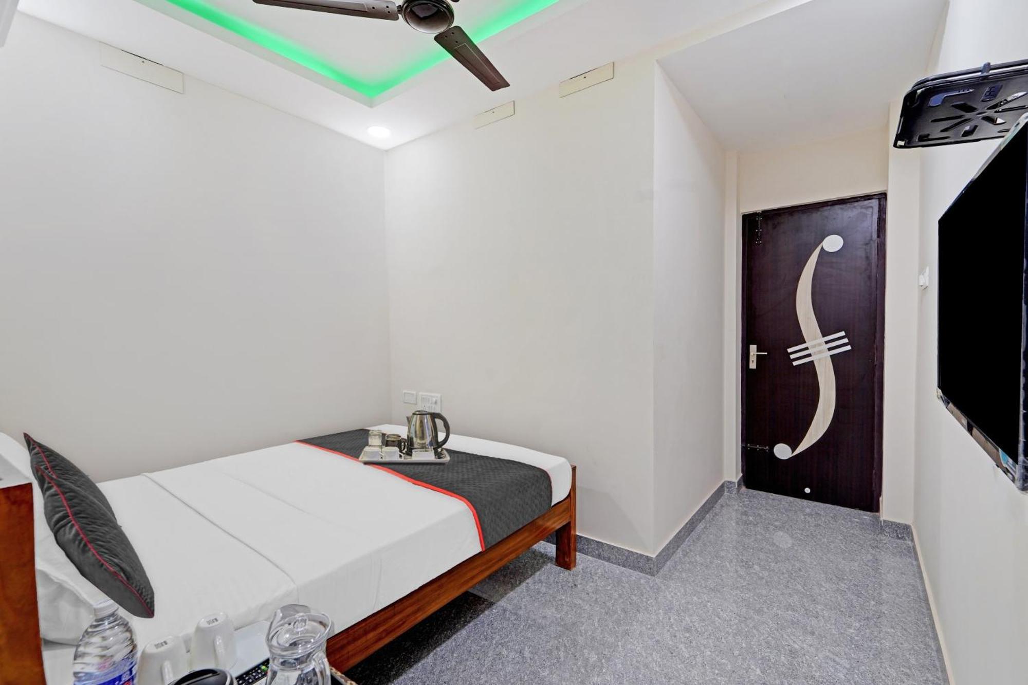 Hotel Super Townhouse 1096 Redfox Nungambakkam Near Apollo & Shankar Nethralaya Hospital Chennai
