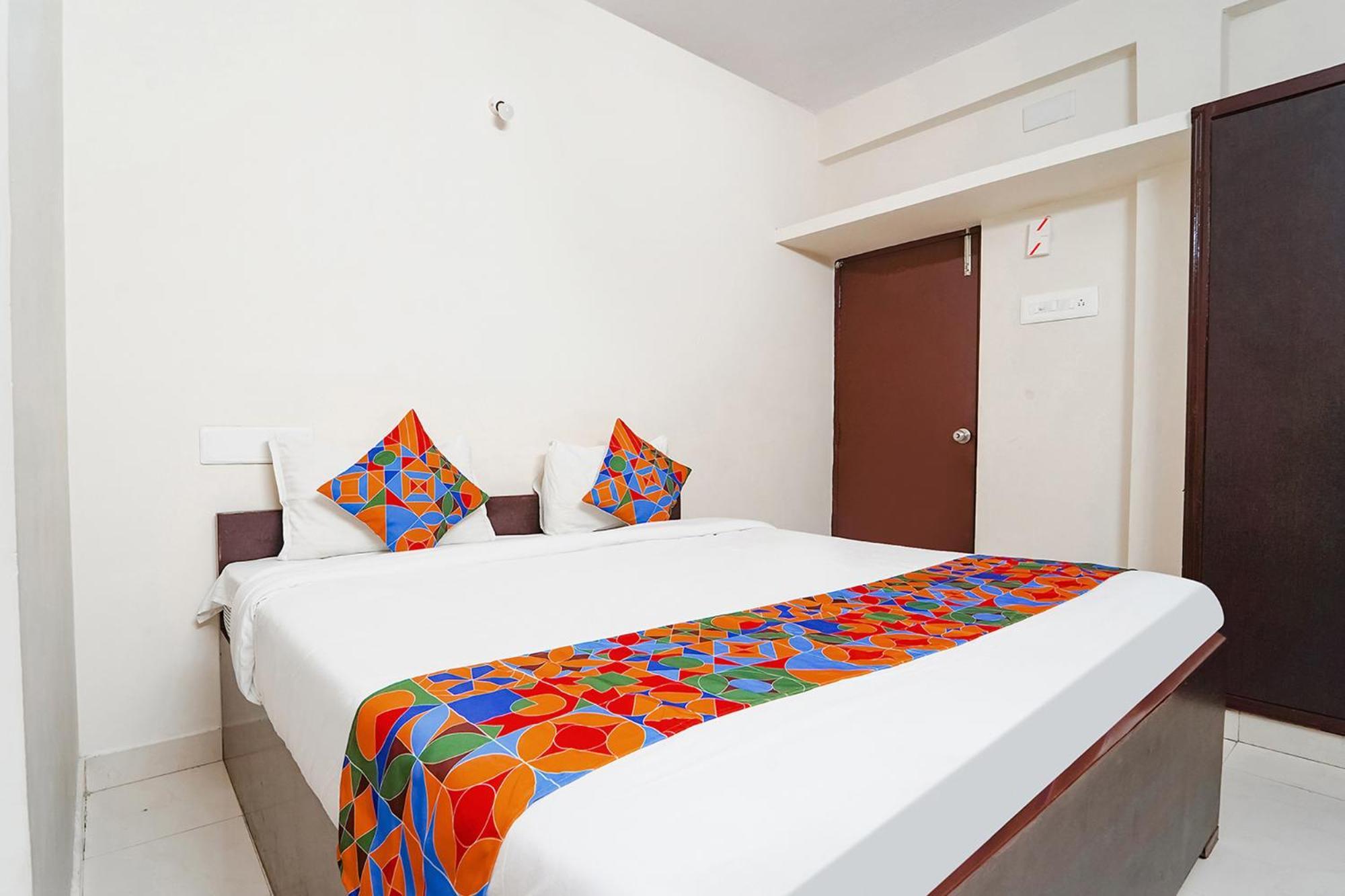 Fabexpress Epic Residency - Nr Dlf It Park & Trade Center 3*