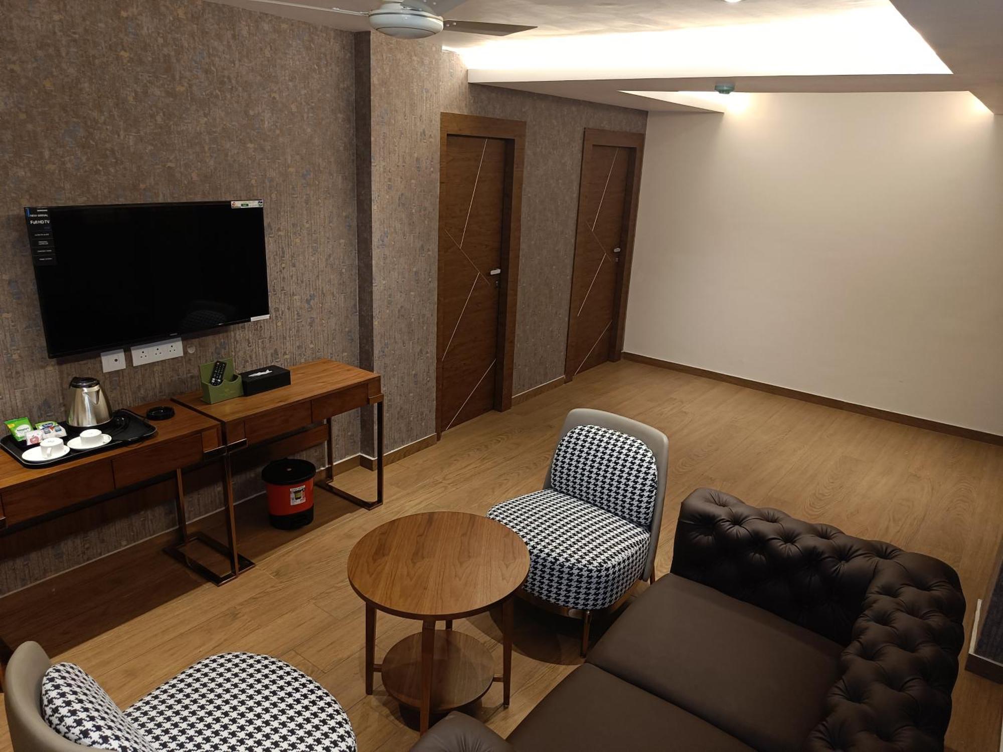 Hotel The Kings Park Grand-near Us Consulate Chennai