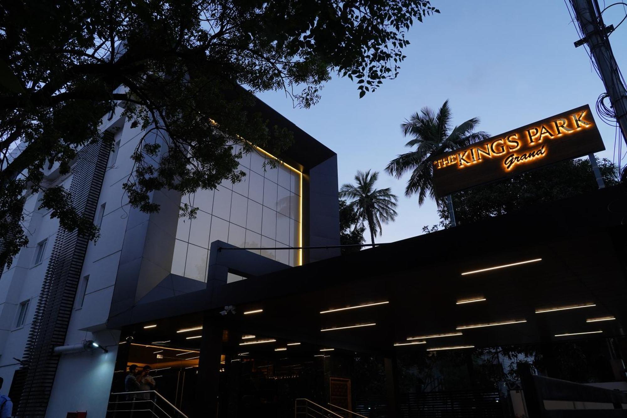 Hotel The Kings Park Grand-near Us Consulate