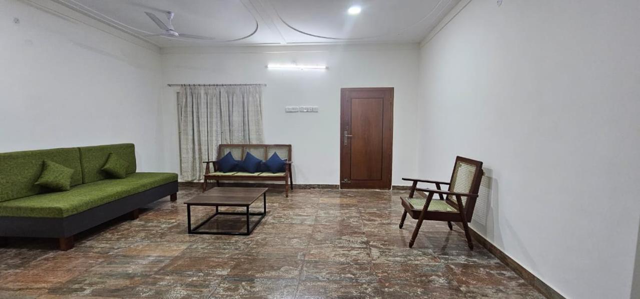 Homestay - Ac 3 Bhk Near Alrport Villa