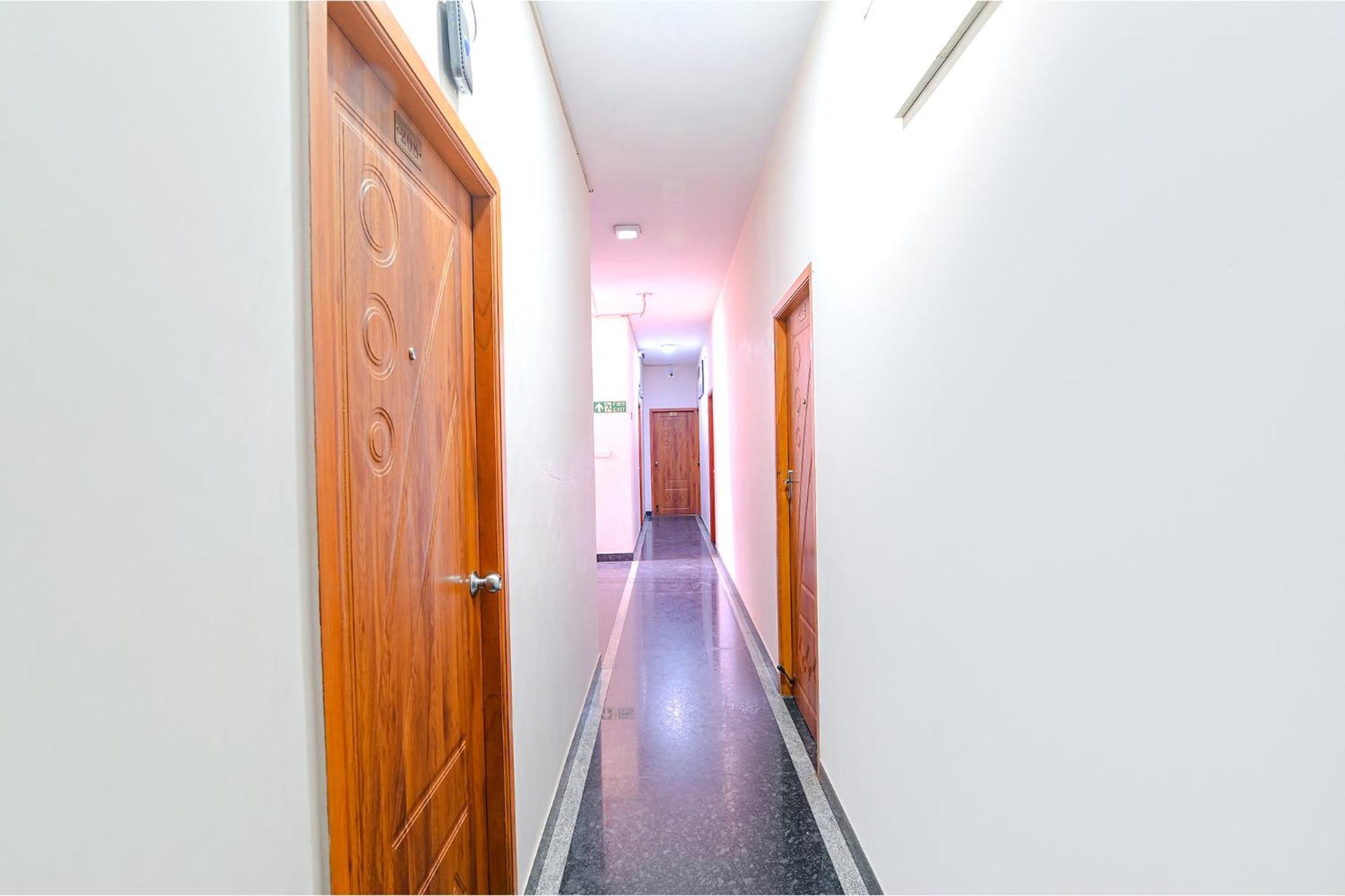 Fabhotel Vrj Residency - Nr Trade Center & St Thomas Mount Hotel