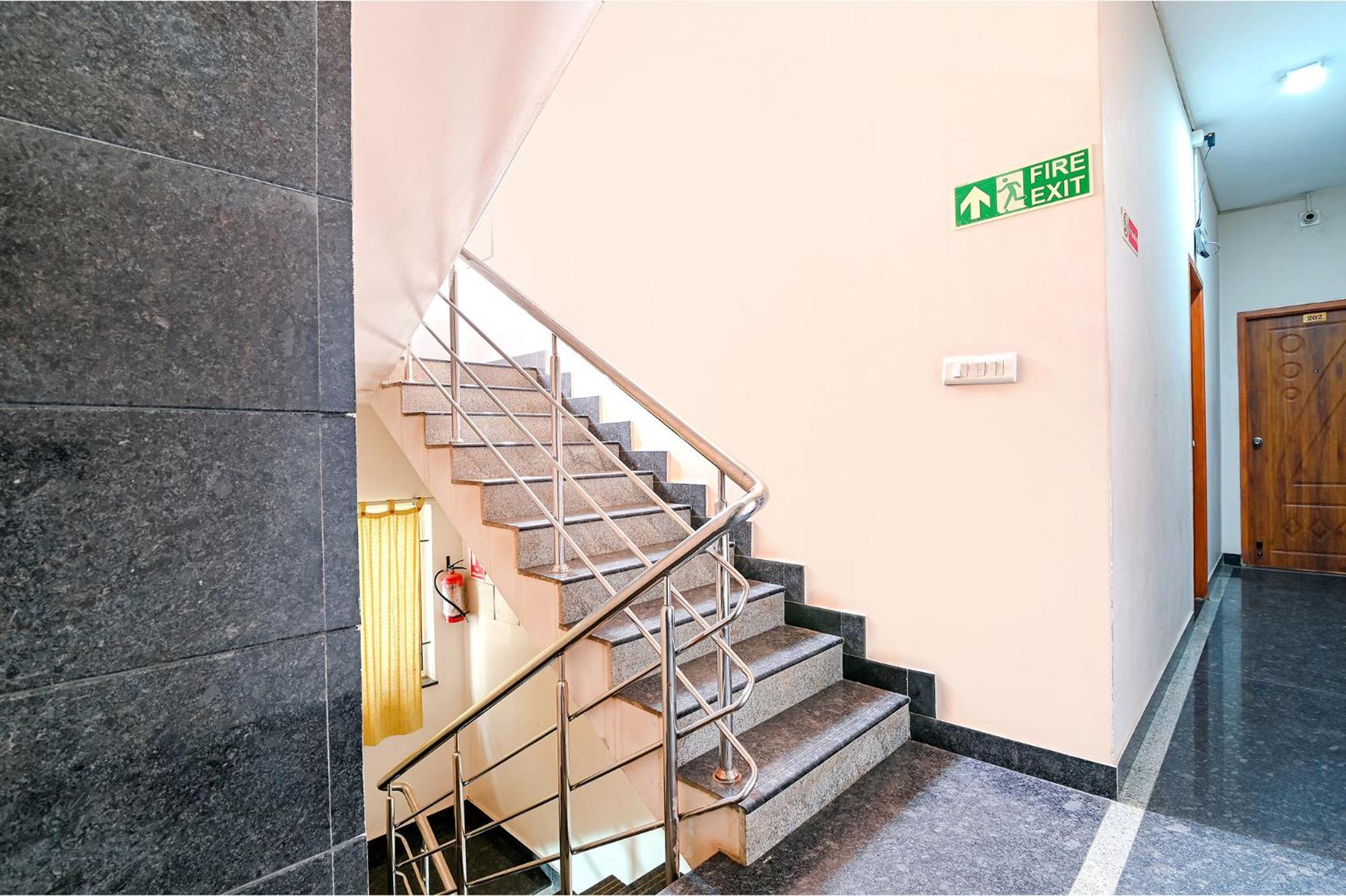 Fabhotel Vrj Residency - Nr Trade Center & St Thomas Mount 3*